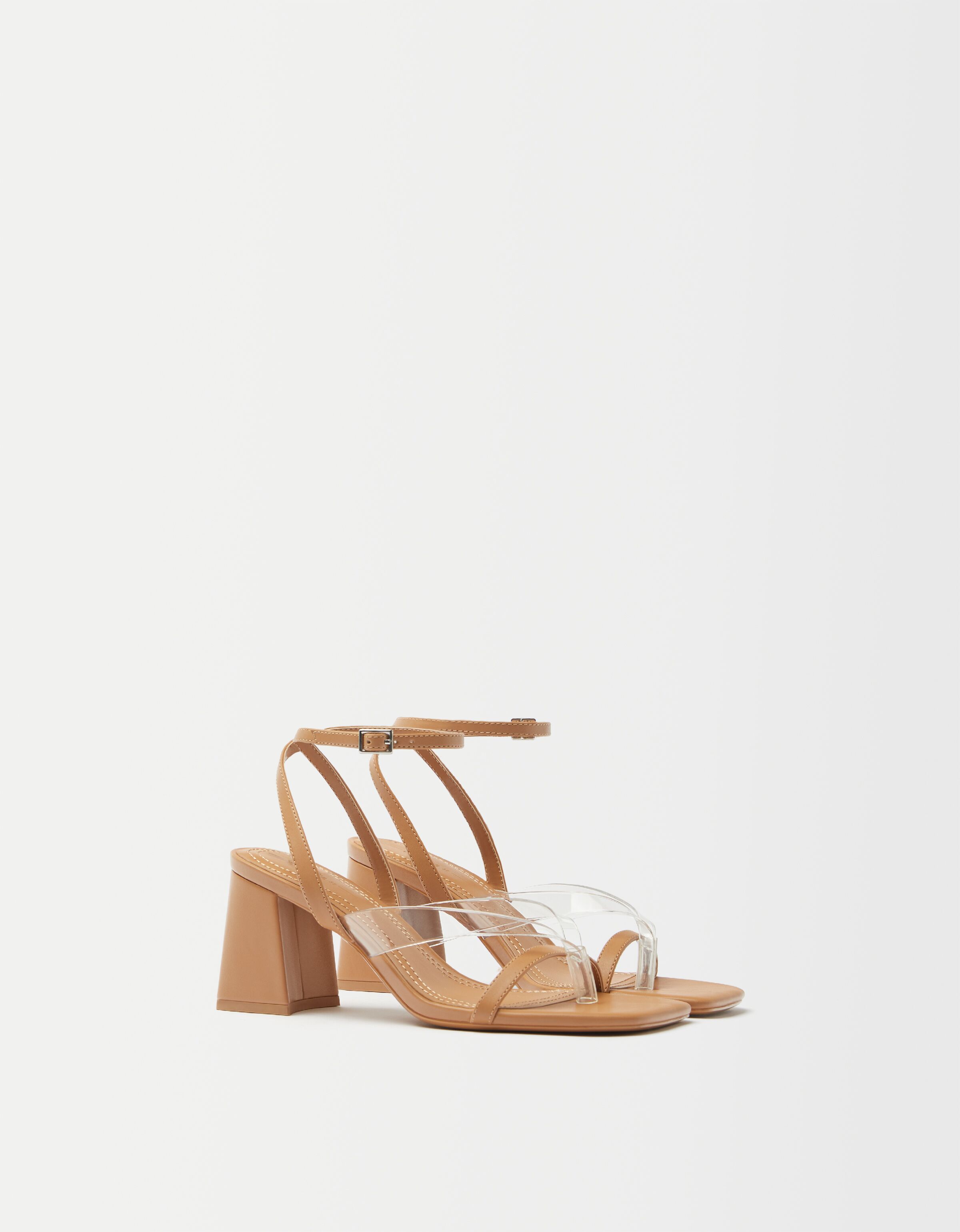 Sandalia tacón combinada vinilo - Zapatos - Mujer | Bershka