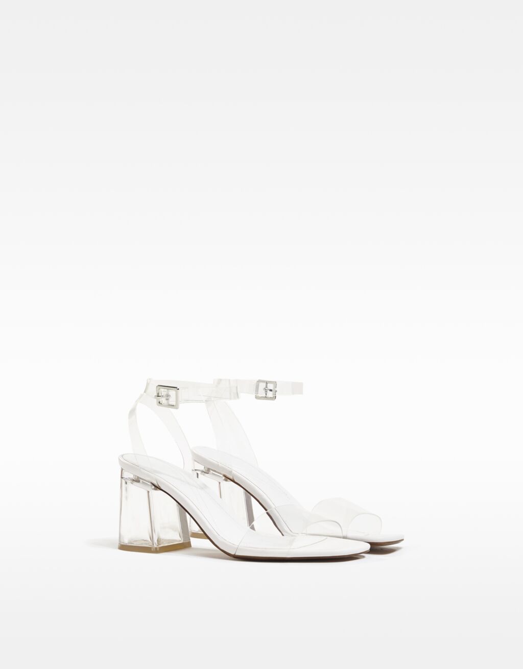 Sandalia tacón metacrilato detalle vinilo. - Zapatos - Mujer | Bershka