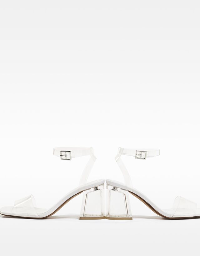 Sandalia tacón metacrilato detalle vinilo. - Zapatos - Mujer | Bershka
