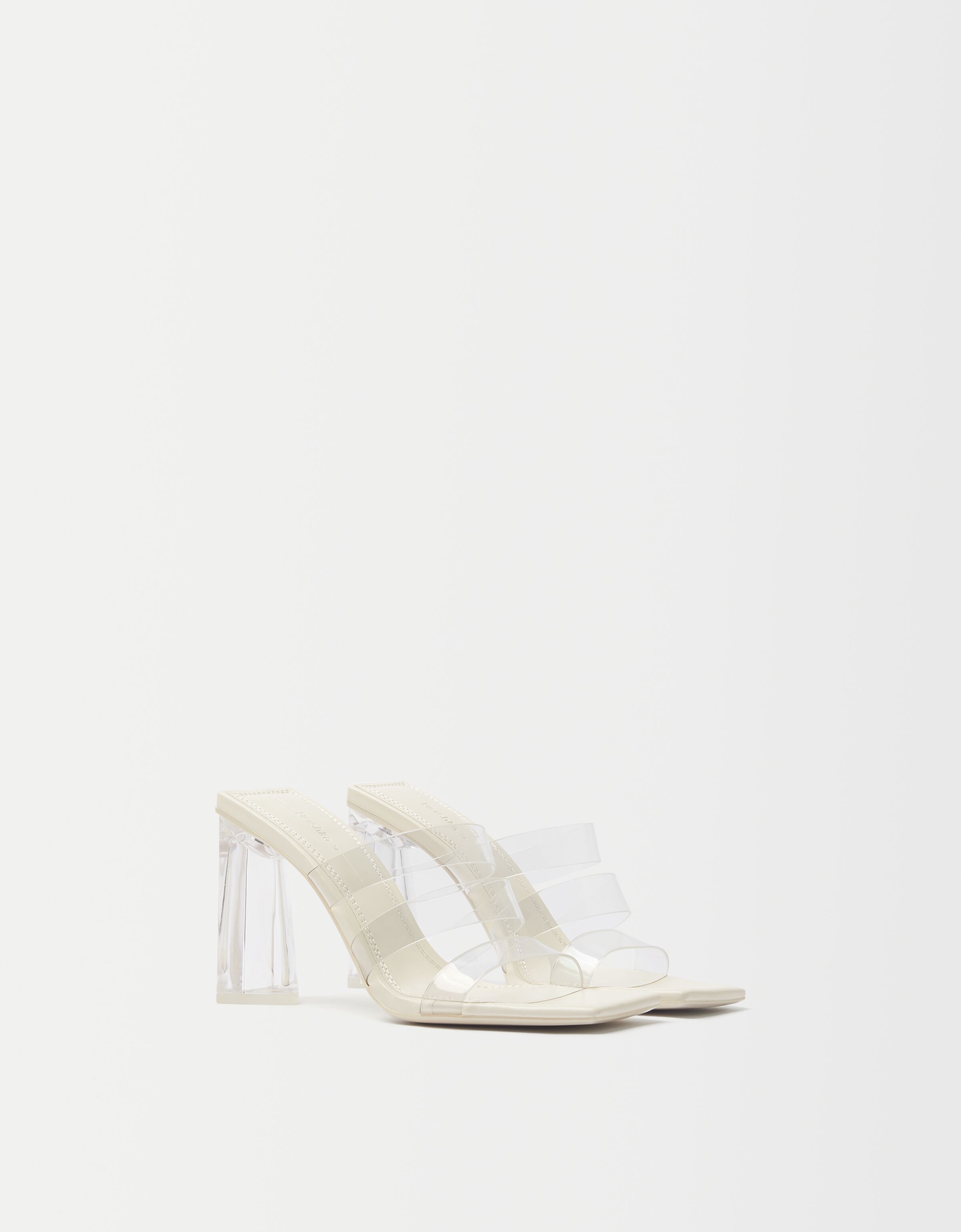Sandalia vinilo transparente tacón metacrilato - Zapatos - Mujer | Bershka