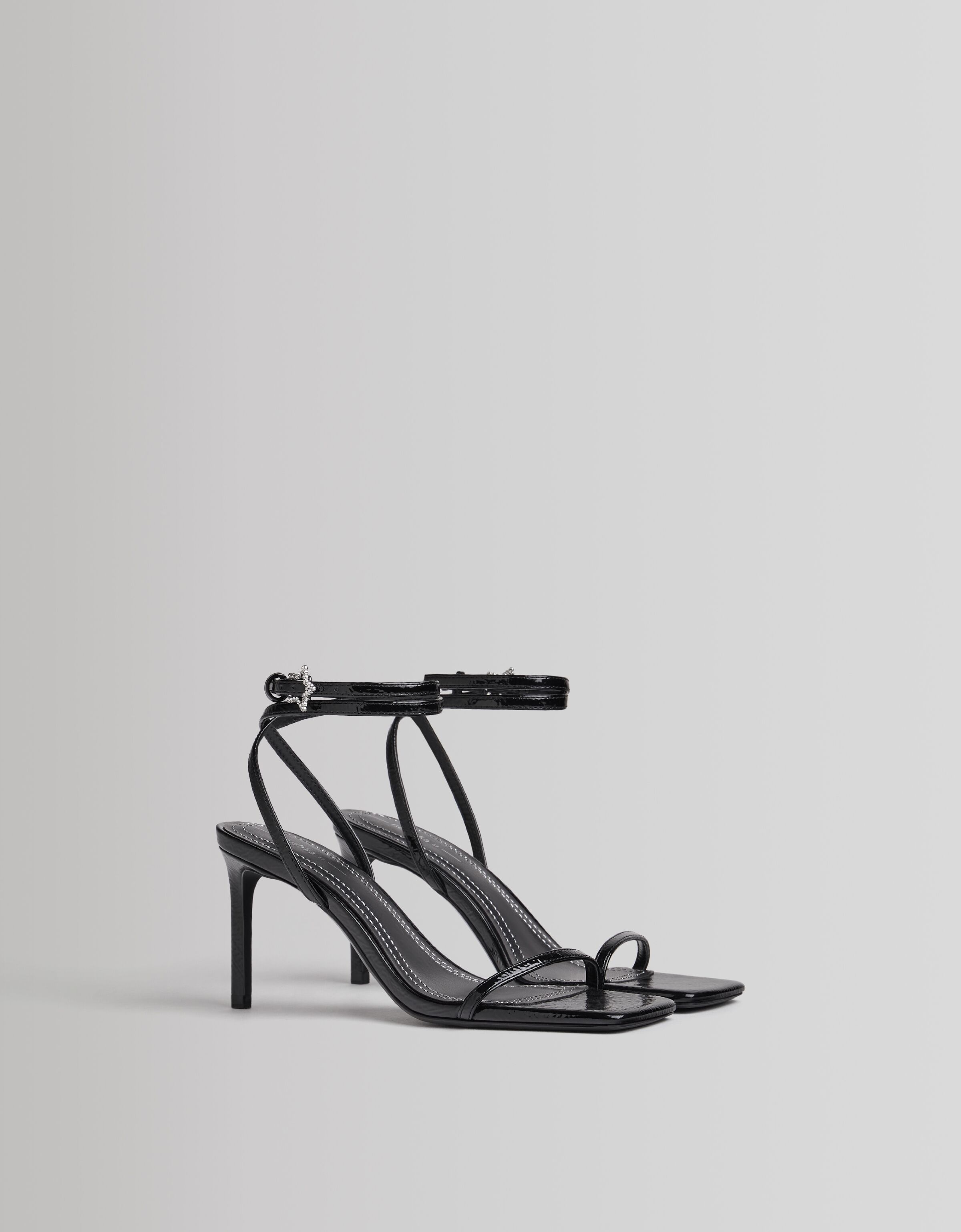 Sandalia tacón joya - Mujer | Bershka