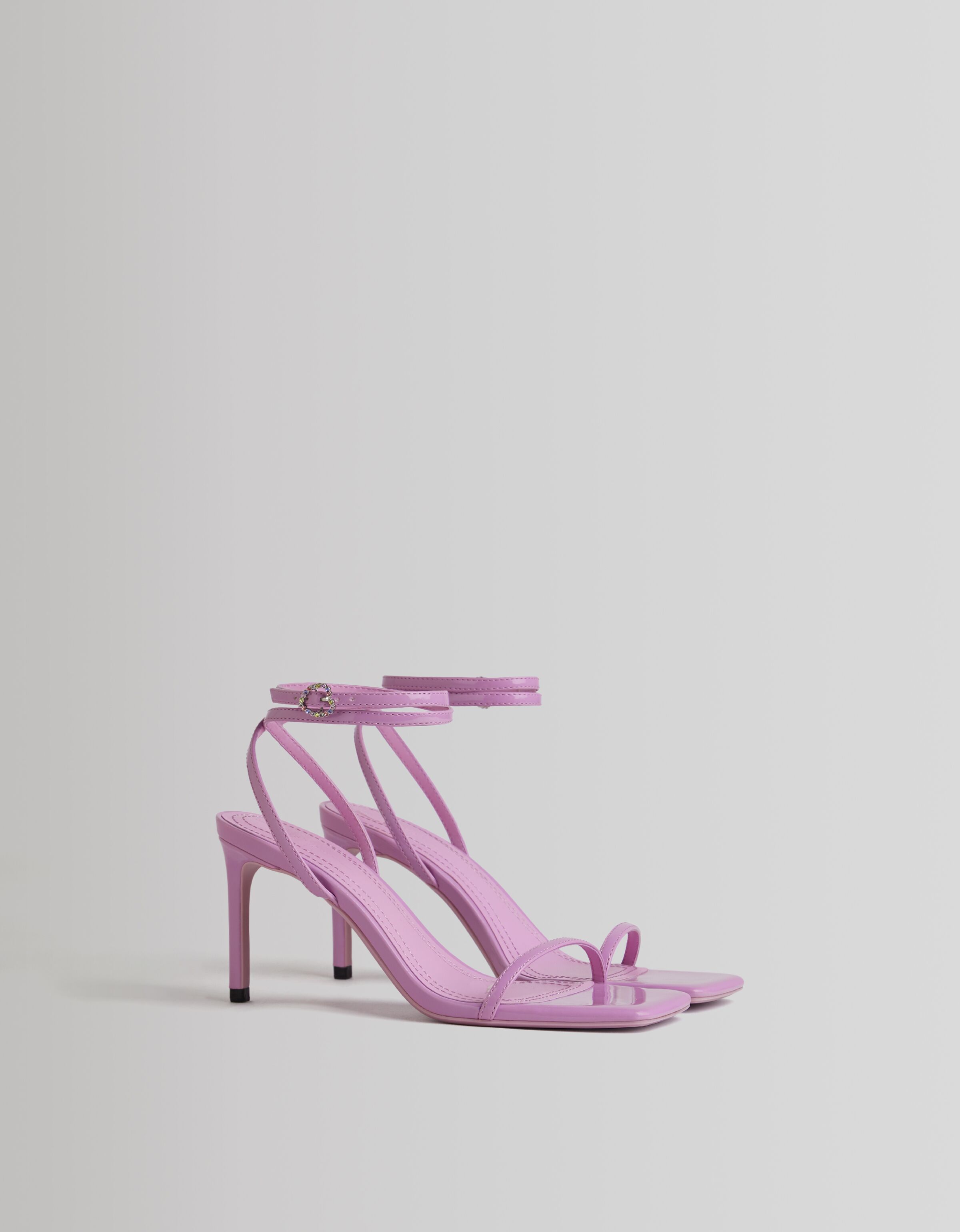 Sandalia tacón joya - Mujer | Bershka