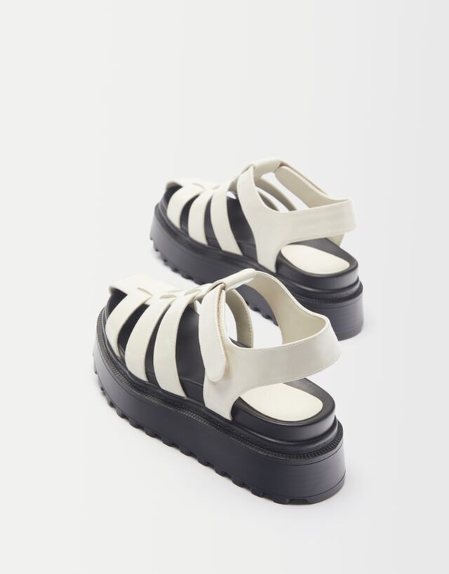Sandalia plataforma cangrejera - Zapatos - Mujer | Bershka
