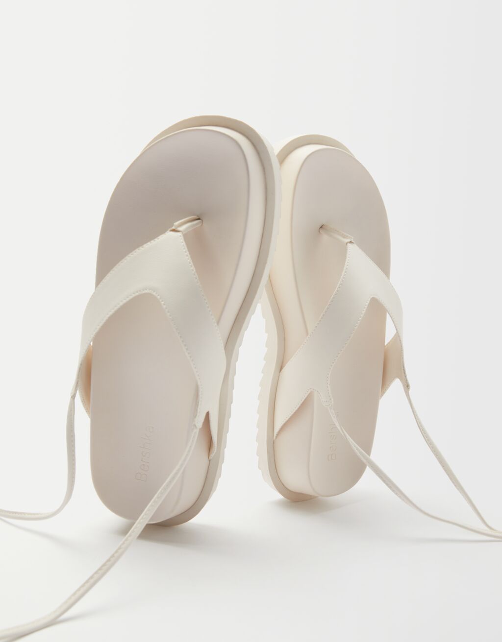 Sandalia plataforma atada - Zapatos - Mujer | Bershka