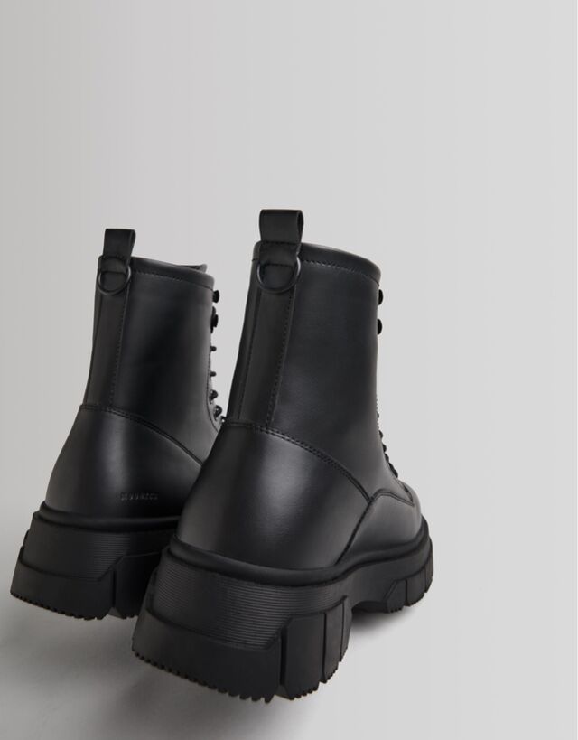 Botas acordonadas detalle arandela hombre - Hombre | Bershka