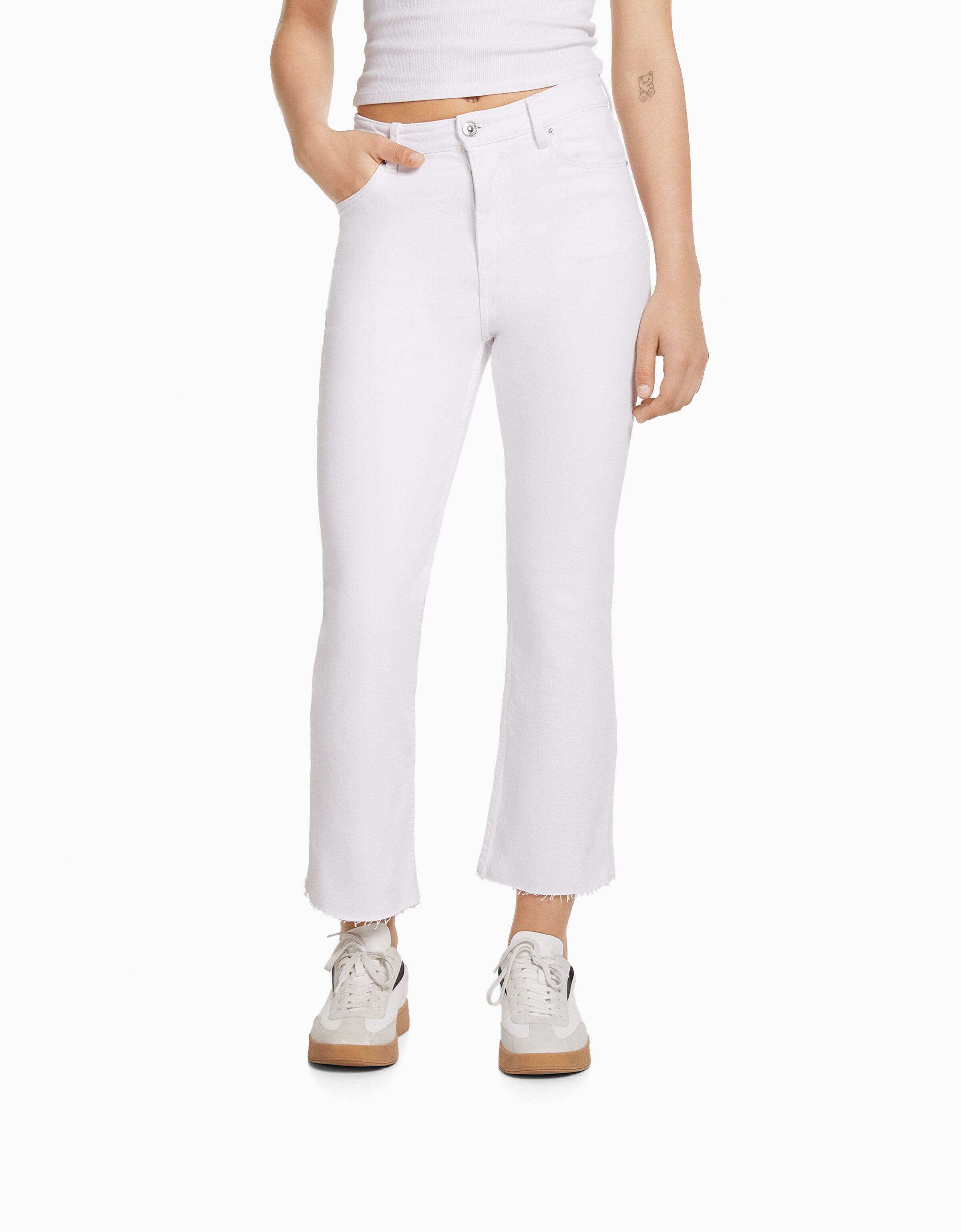 Jeans flare blanco 2025