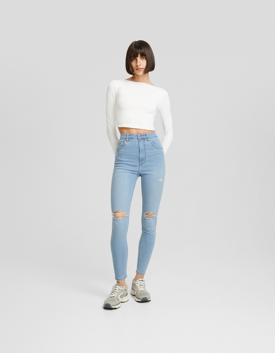 Skinny-Jeans mit sehr hohem Bund und Rissen