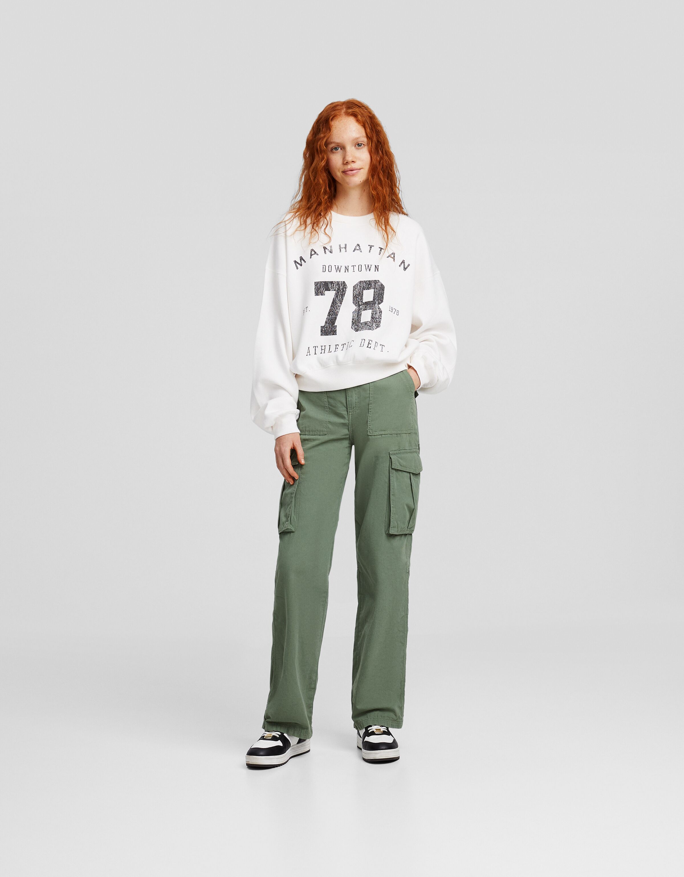 Necesitamos este abrigo de Bershka rebajadísimo que es muy original y  perfecto para completar los looks que rejuvenecen a los 50