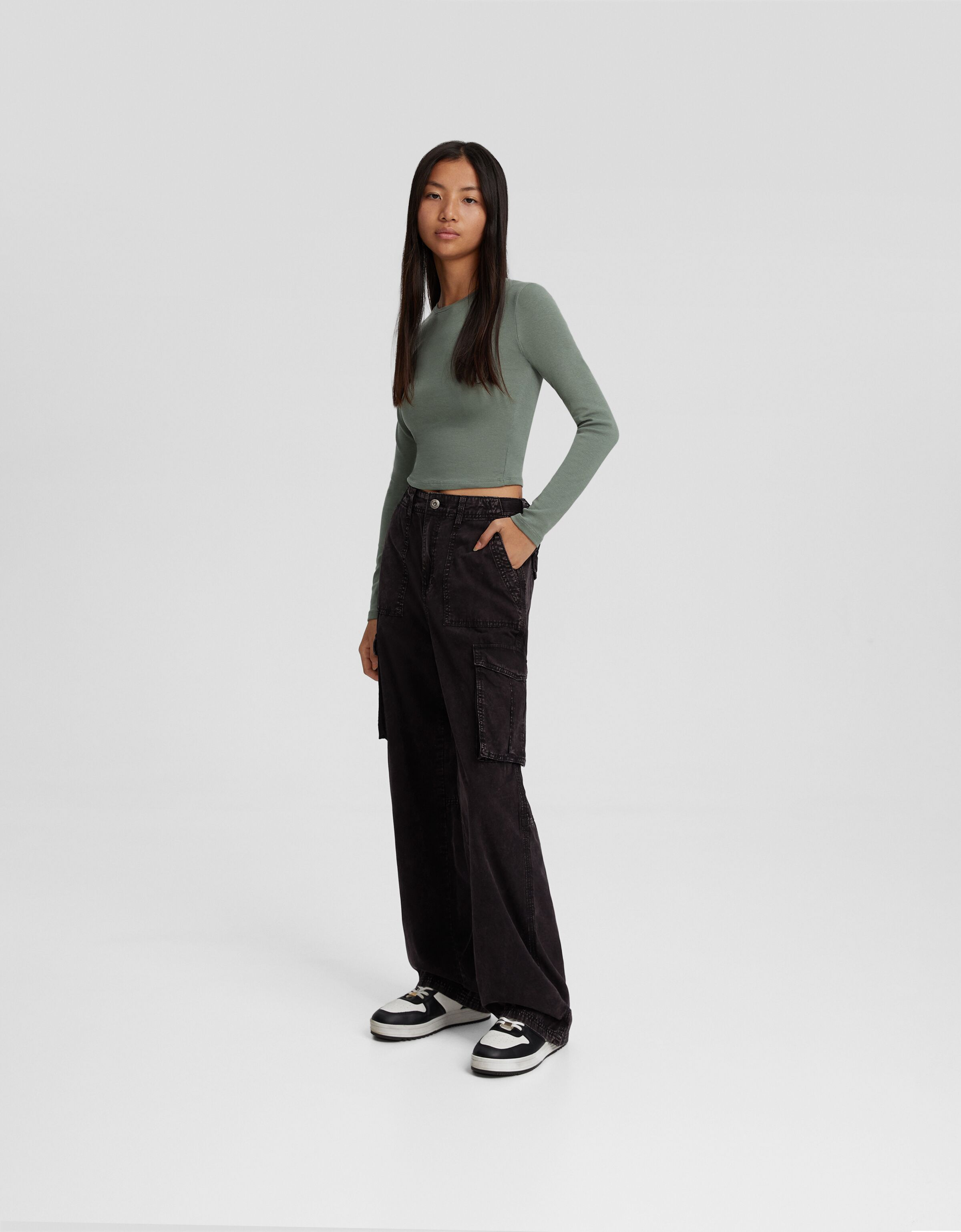 Pantal n straight cargo ajustable Mujer Bershka