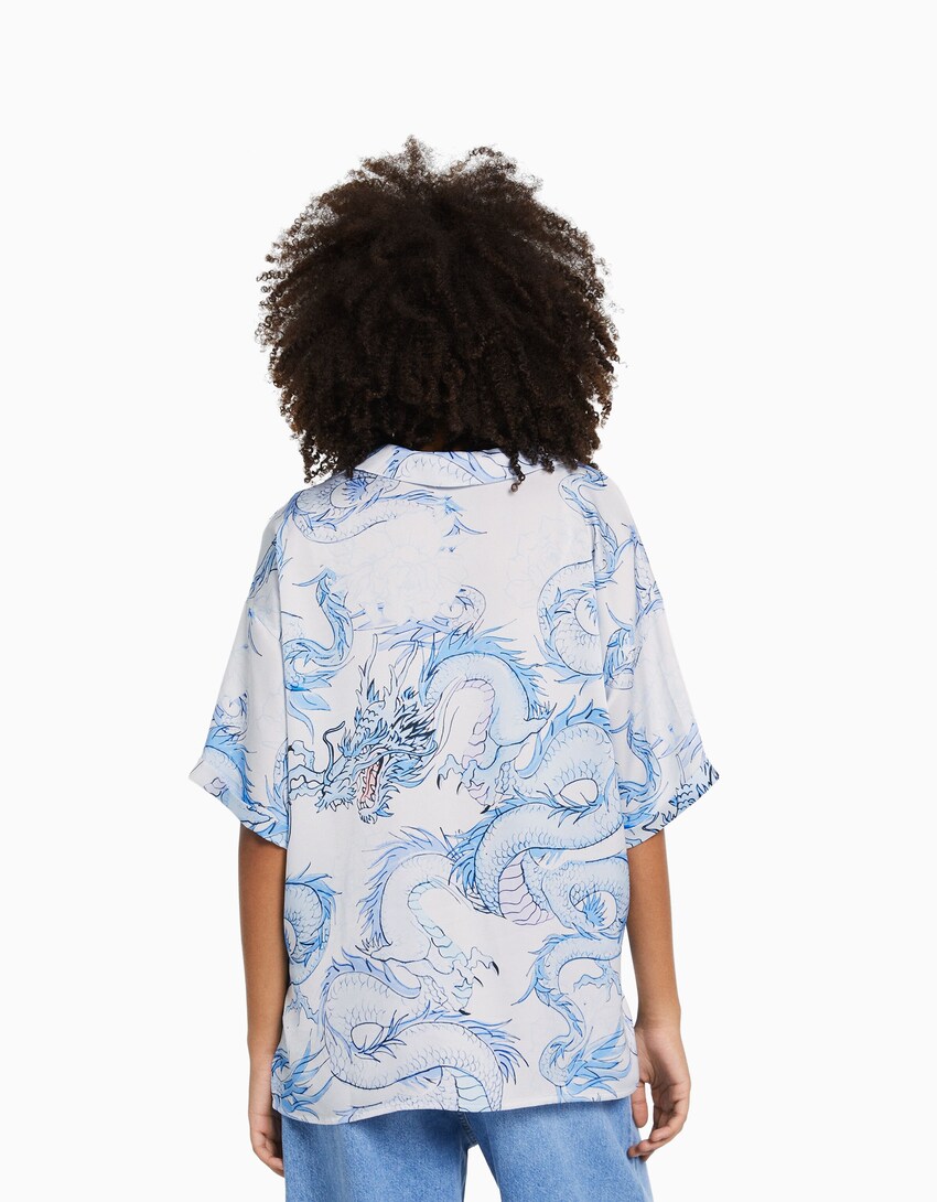 Camisa manga curta oversize satinada estampada-Azul-1