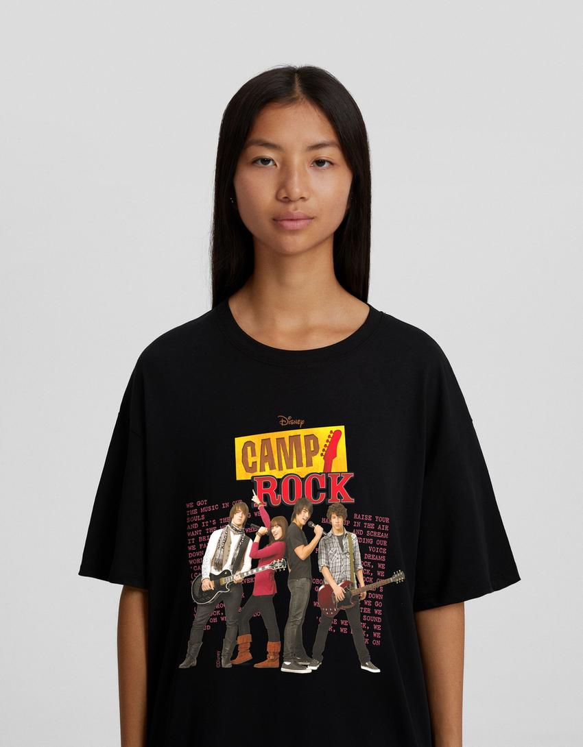 T-shirt Camp Rock manga curta oversize estampado-Preto-3