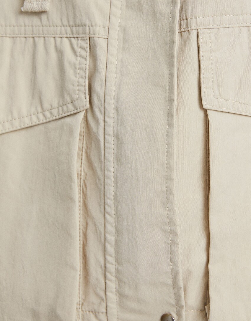 Blusão curto com algodão e nylon-Areia-5