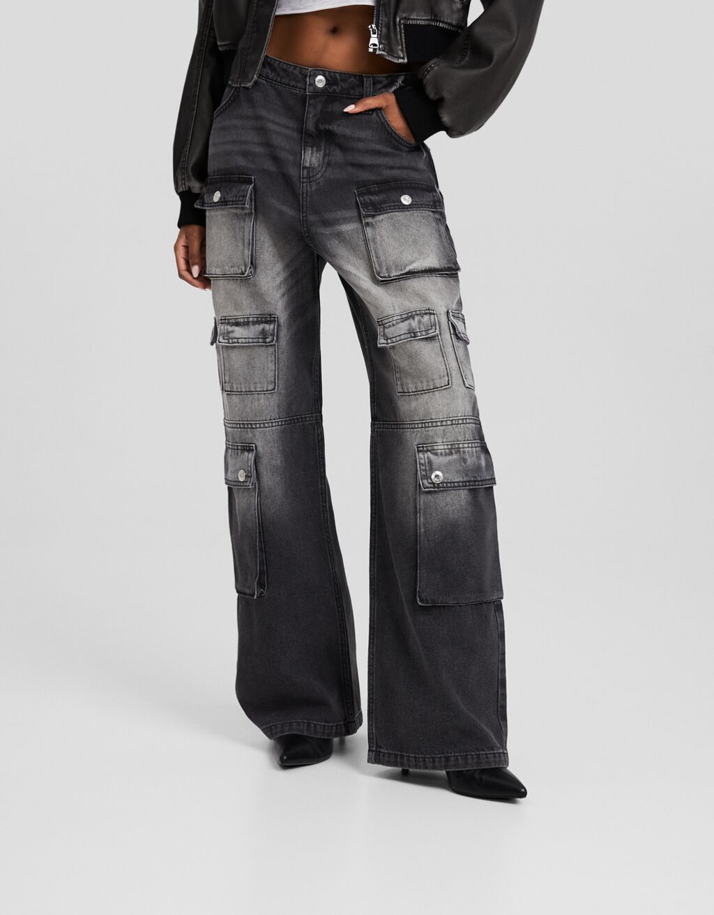 Multi-cargo baggy jeans - Trousers and jeans - Women