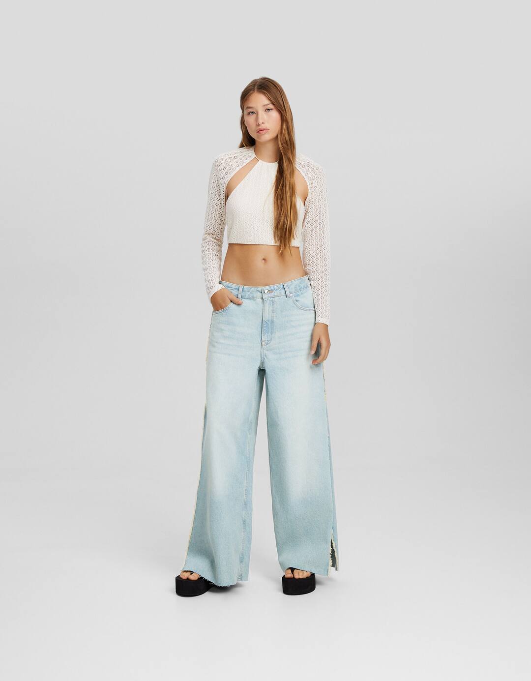 Wide fit jeans with side vent