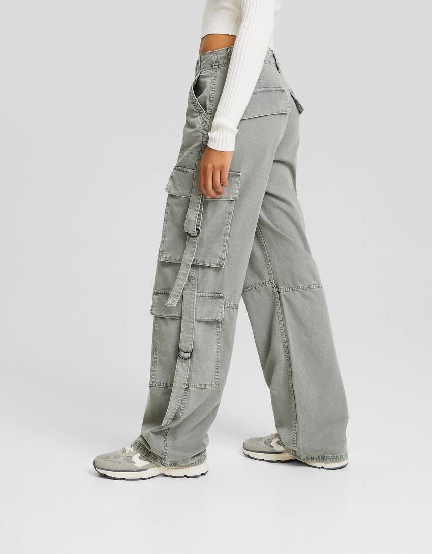 Pantallona pambuku me xhepa dhe rripa - Femra | Bershka