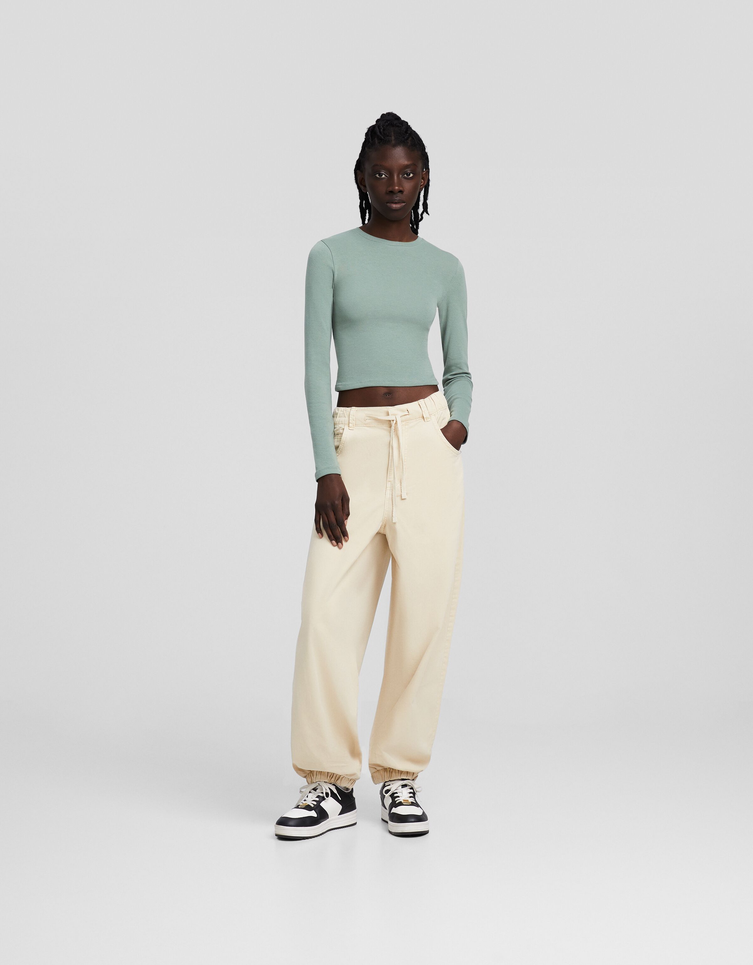 Bershka pantaloni new arrivals con catena