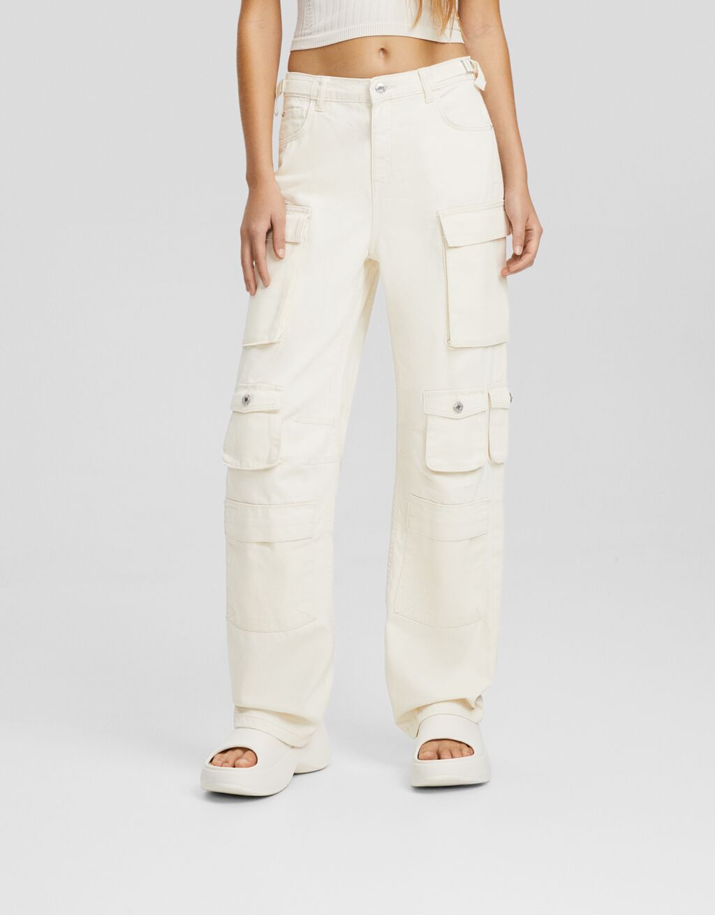 Multipocket twill cargo trousers Women Bershka