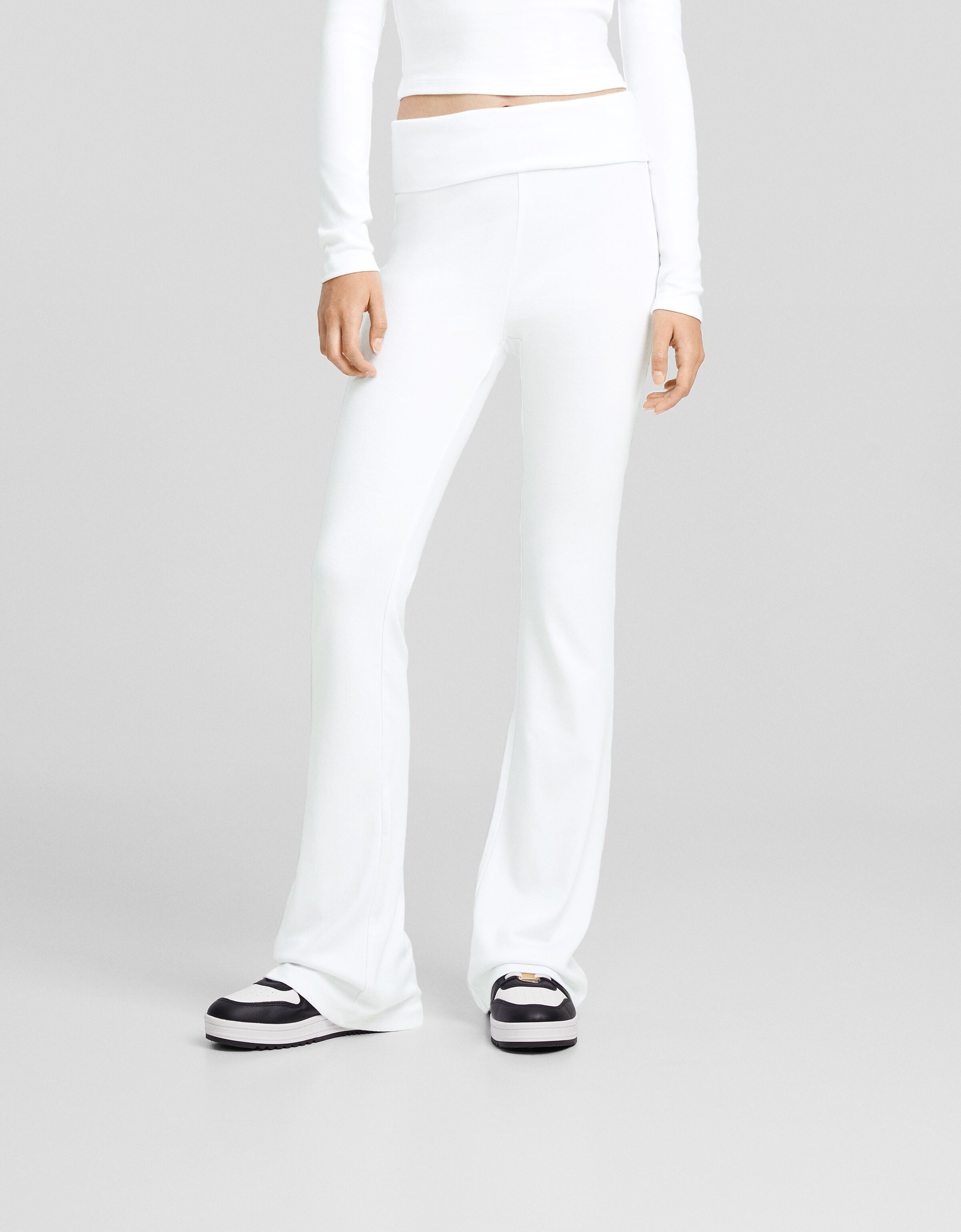 Pantalones campana bershka sale