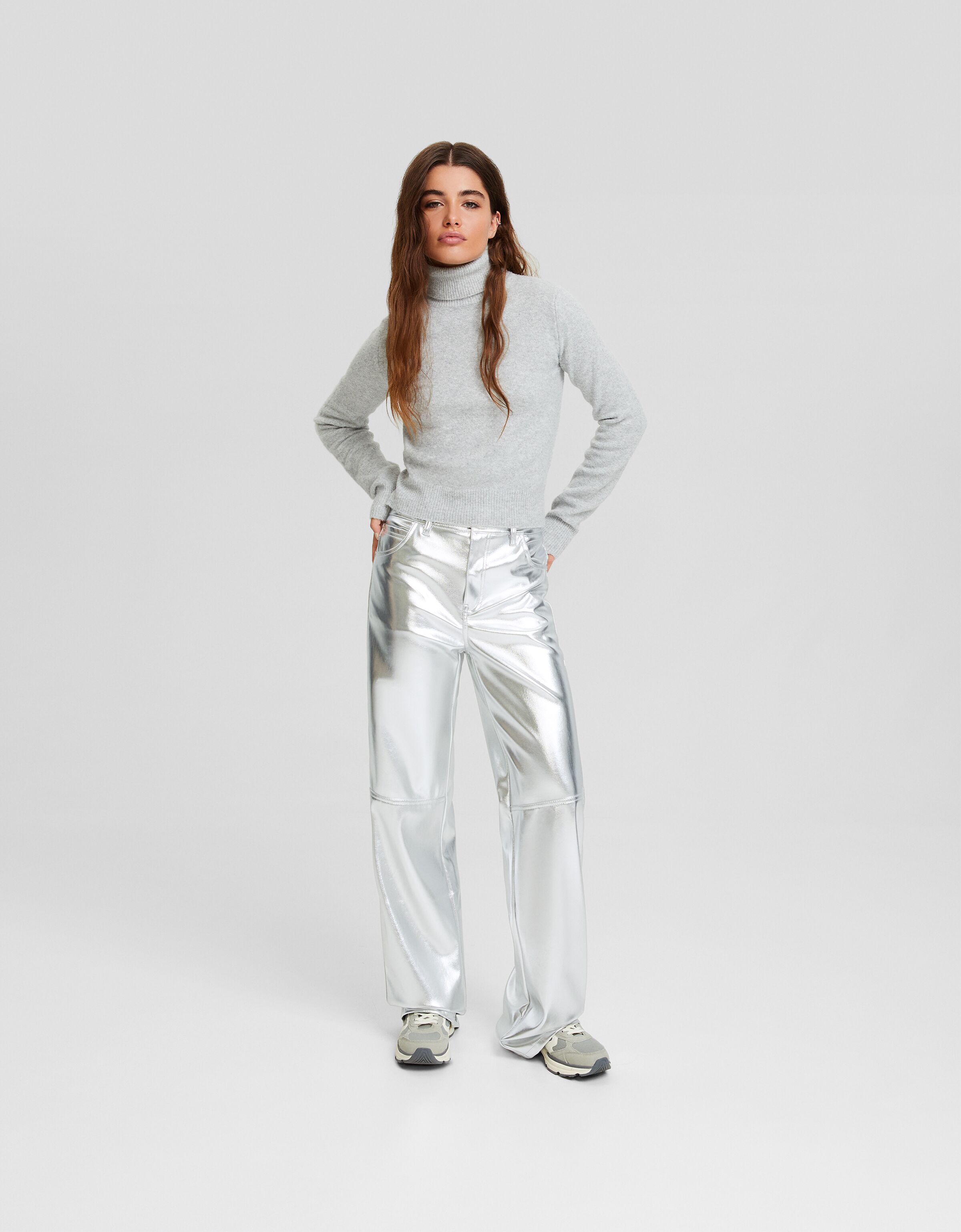 Pantalón blanco online bershka