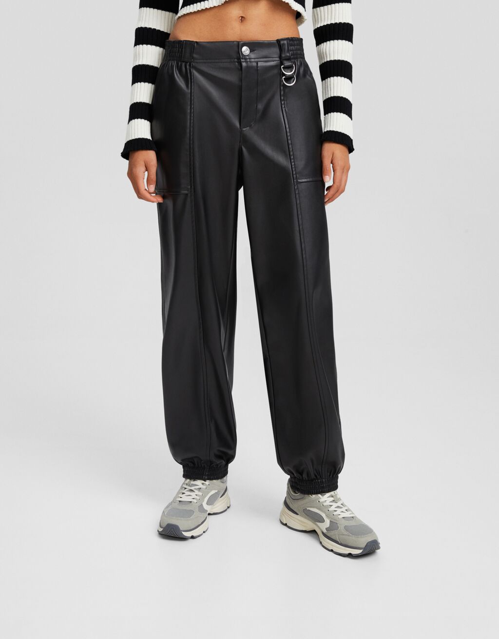 Pantalon jogger simili cuir bershka new arrivals