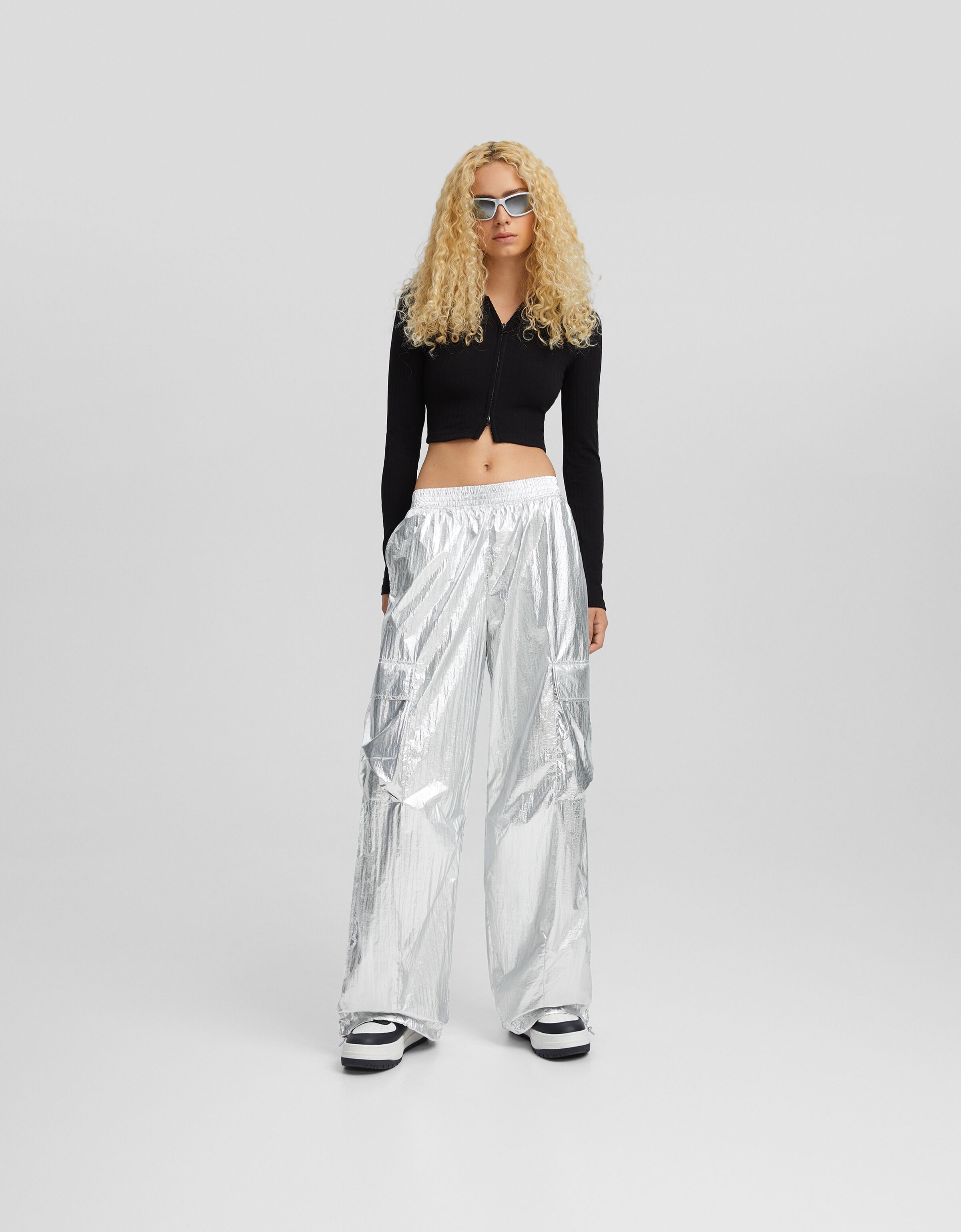 Pantaloni parachute misto nylon Donna Bershka