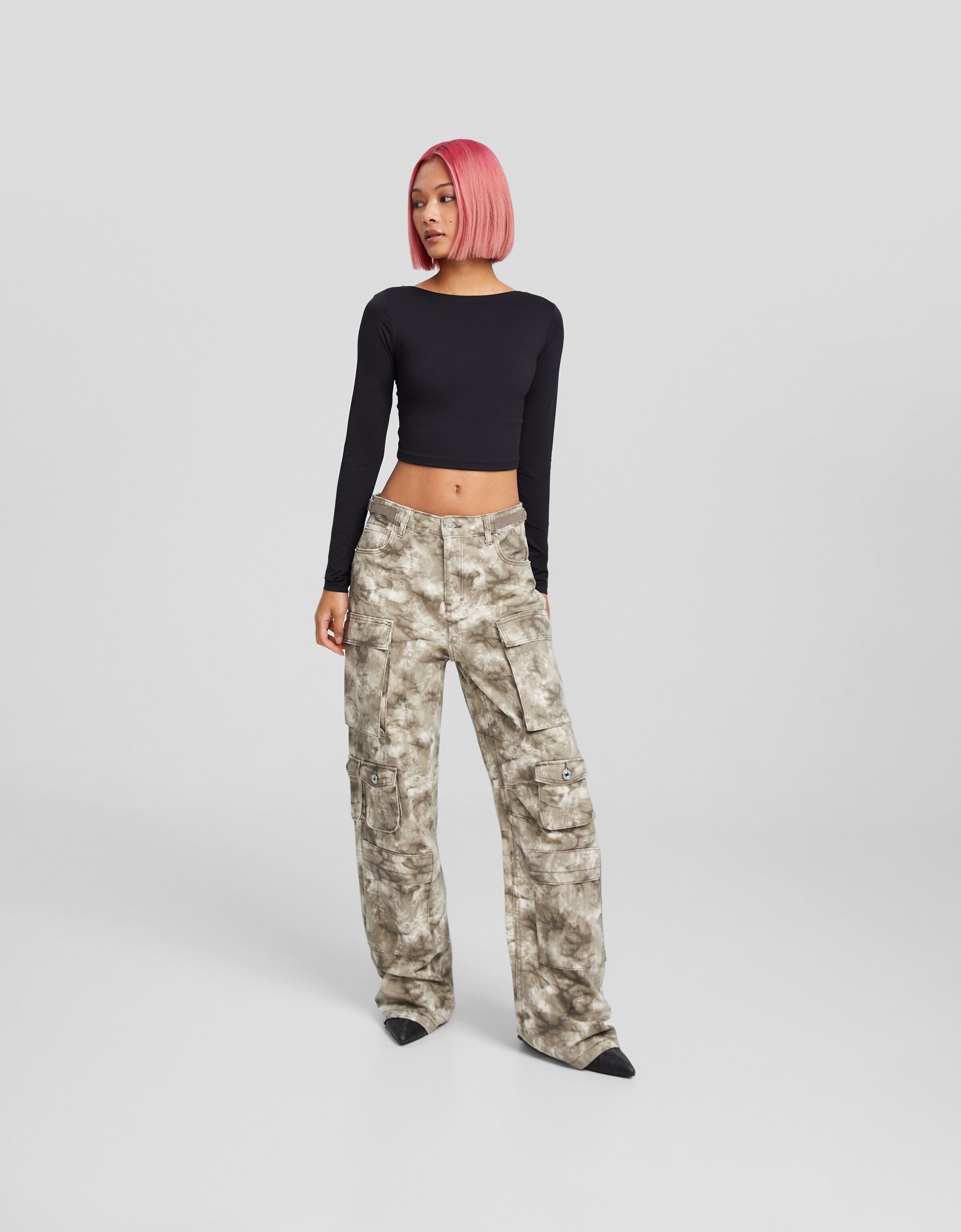 Camouflage broek 2025 dames bershka