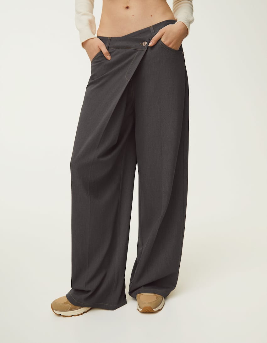 Pantallona këmbëgjera me prerje klasike - Femra | Bershka