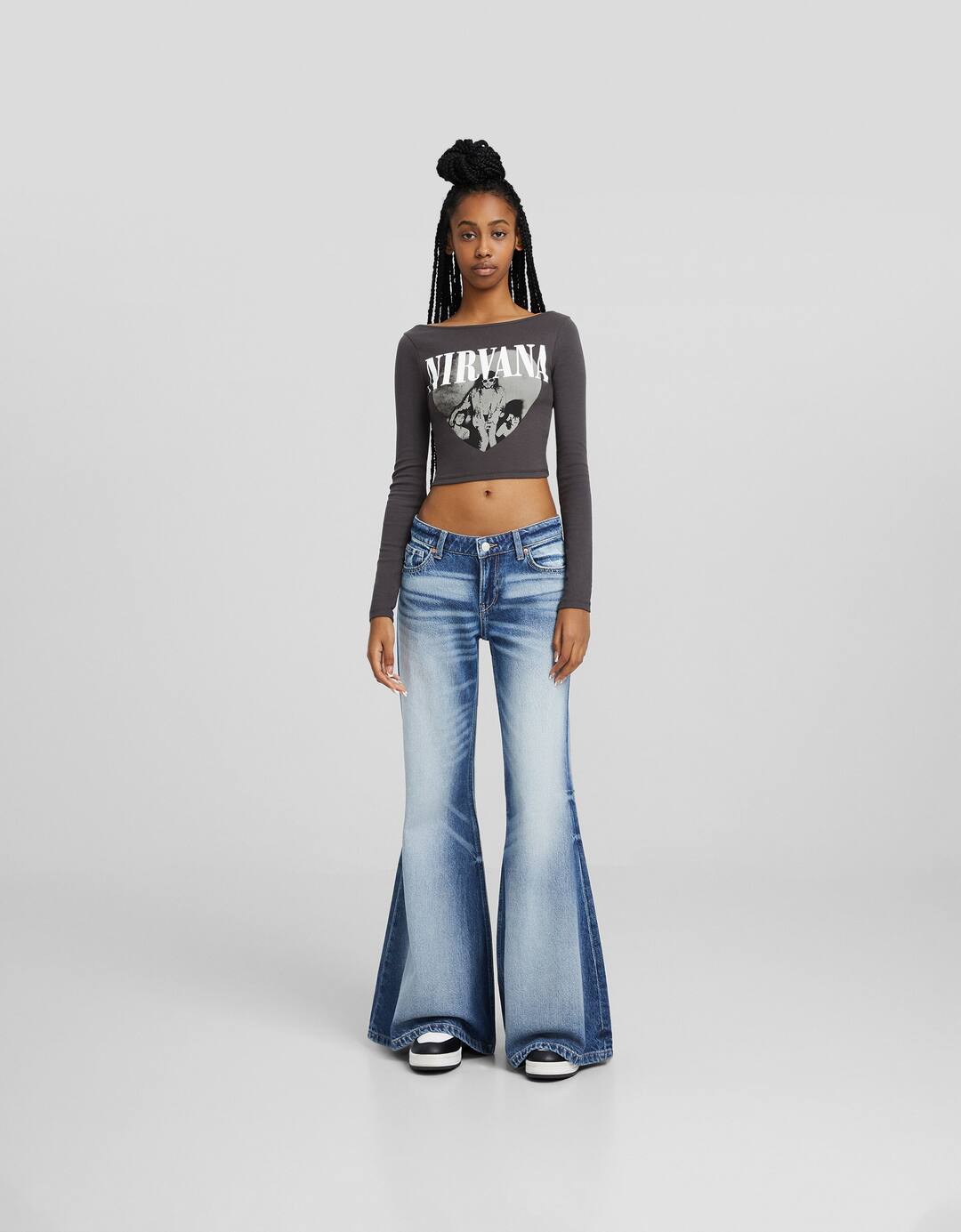 Low-waist flared ‘70s jeans