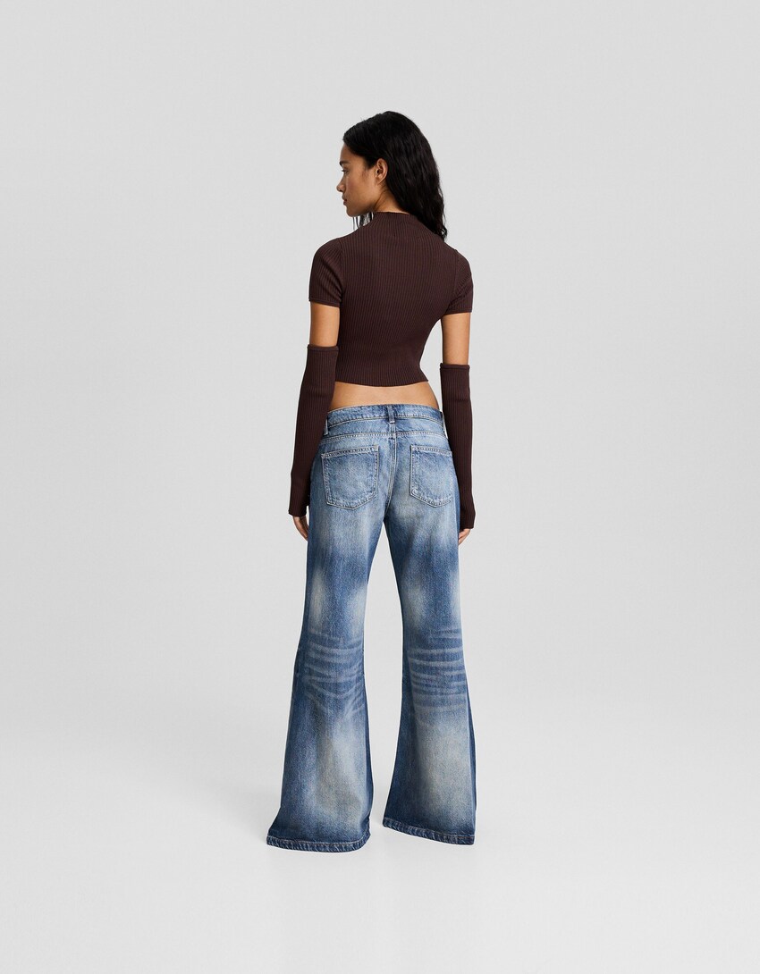 Low-waist flared ‘70s jeans - Women | Bershka