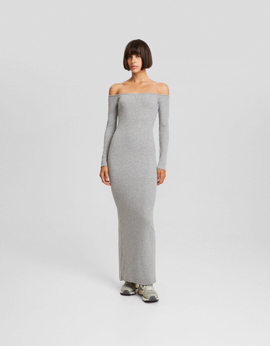 Langes Kleid mit langen Ärmeln