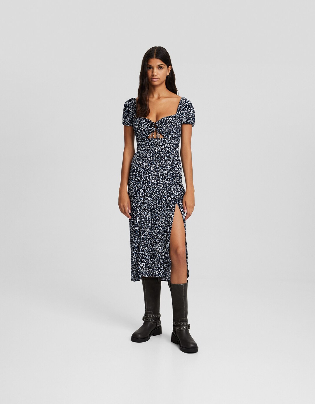 Midi-jurk met korte mouw, cut-out en print