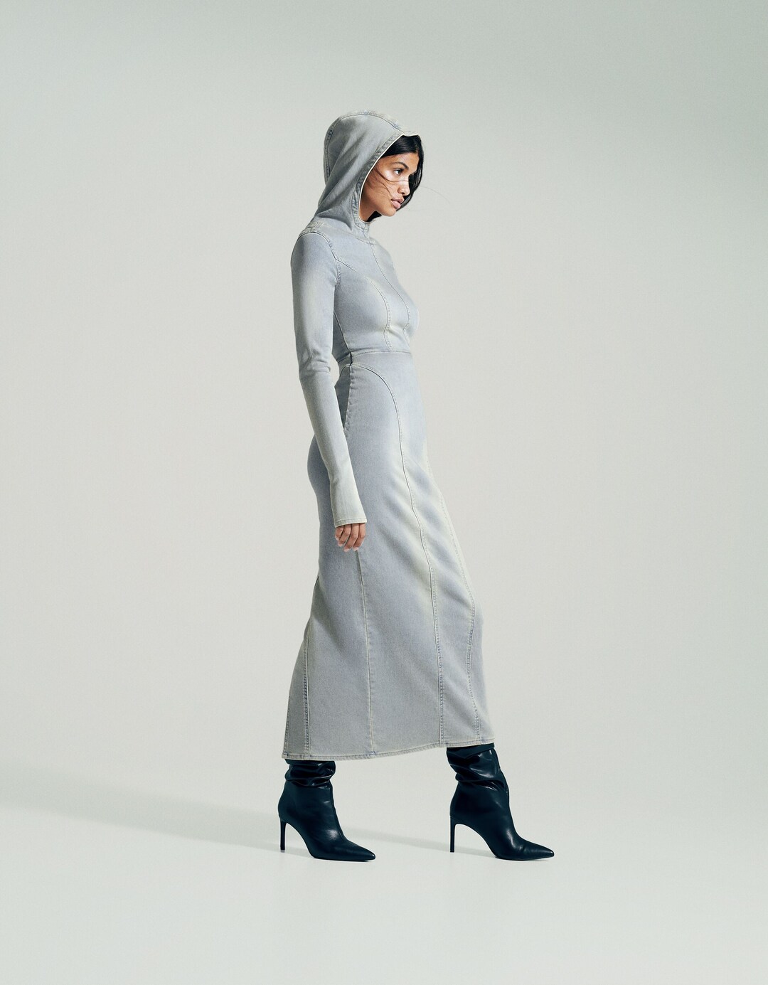 Lange denim tricot jurk met capuchon