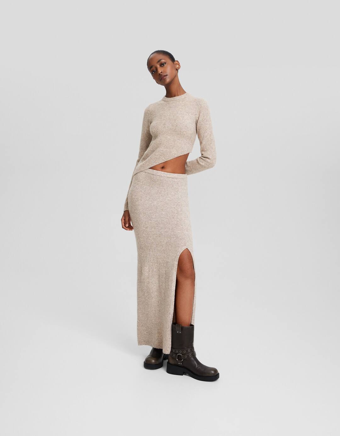 Knit midi skirt with a slit