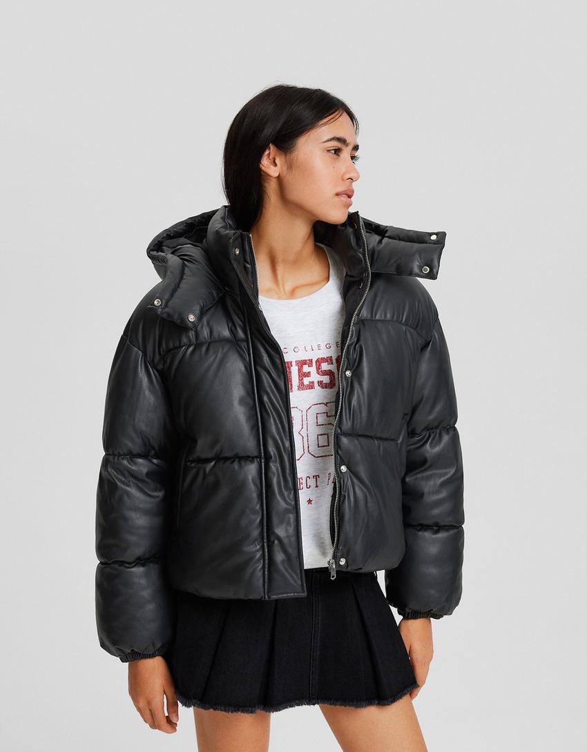 جاكيت منفوخ من جلد صناعي بغطاء رأس-أسود-0