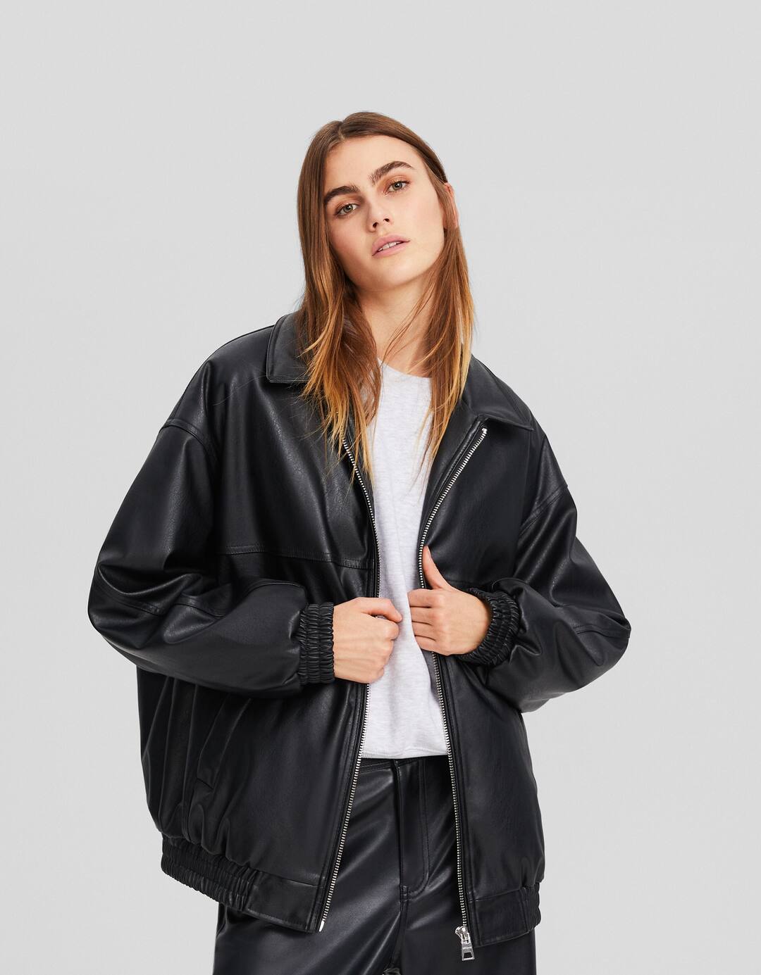 Predimenzionirana oversize jakna dad fit kroja od veštačke kože