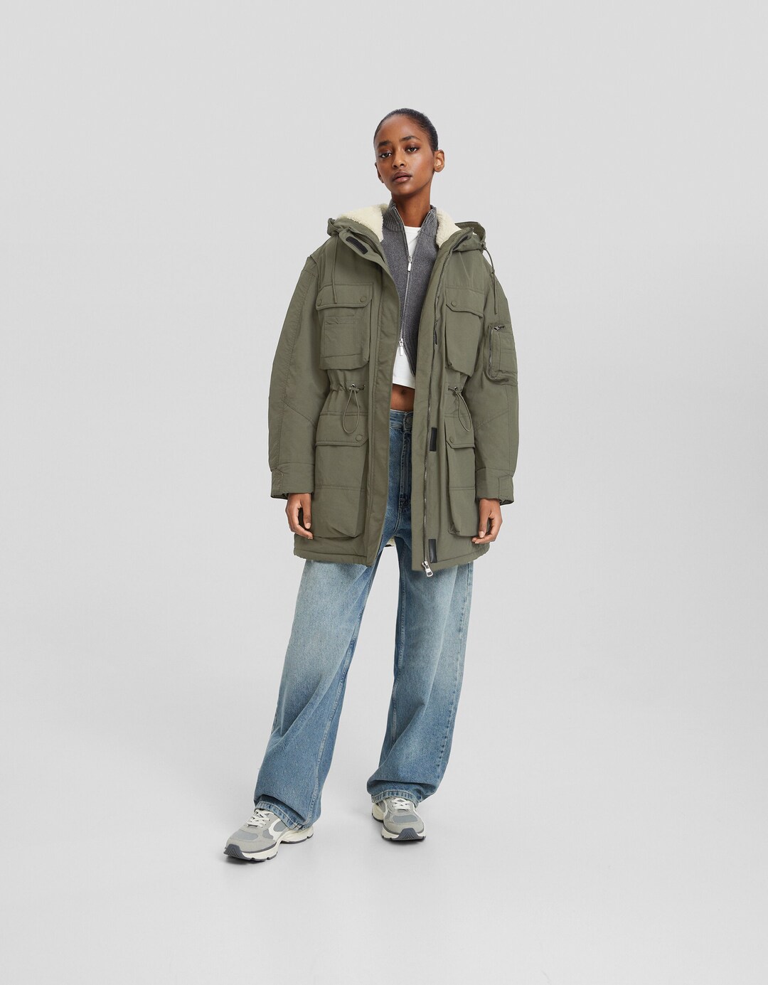 Parka comprida de nylon com forro com efeito de pelo encaracolado