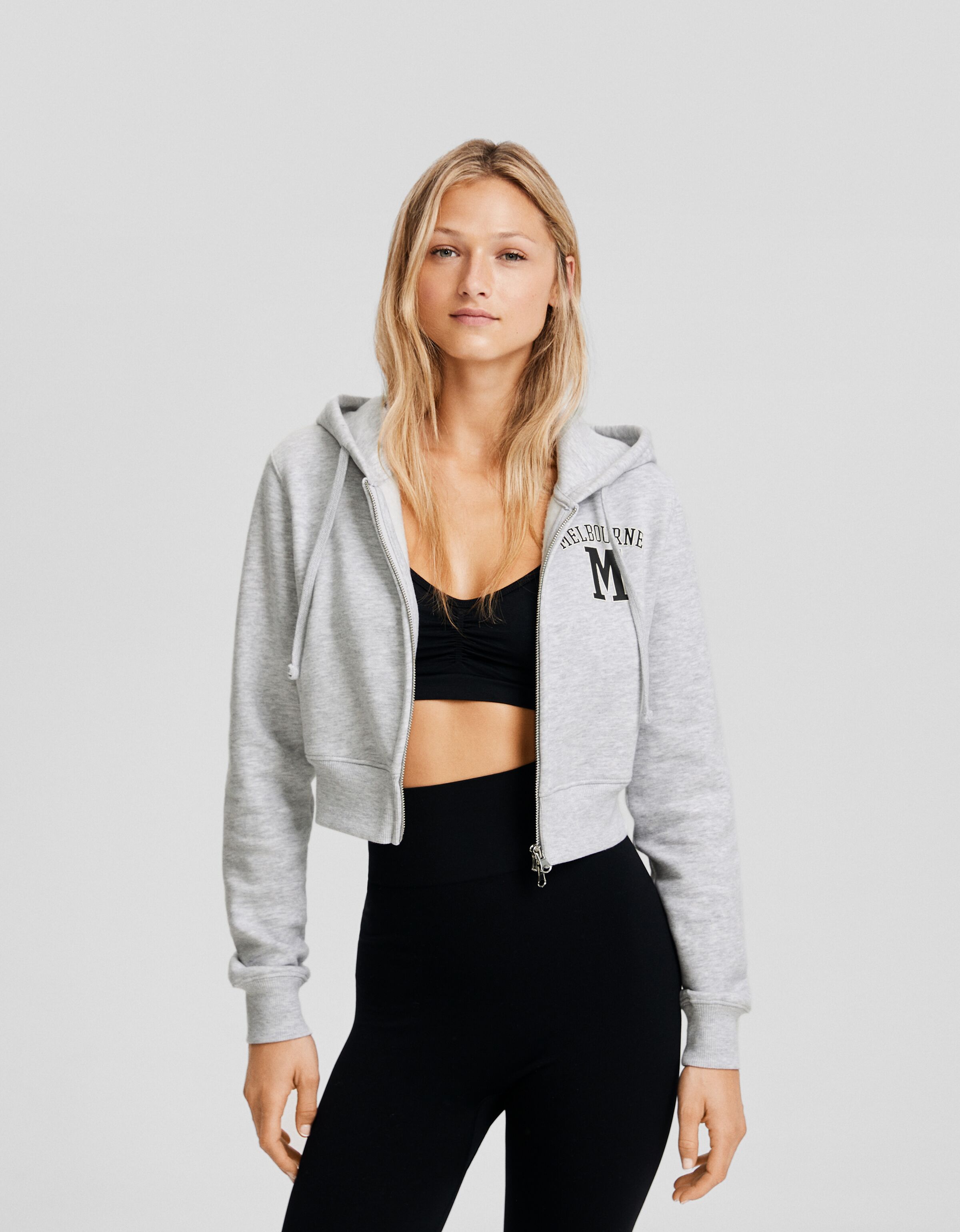 Cropped zip-up hoodie with print - Basics - Women | Bershka