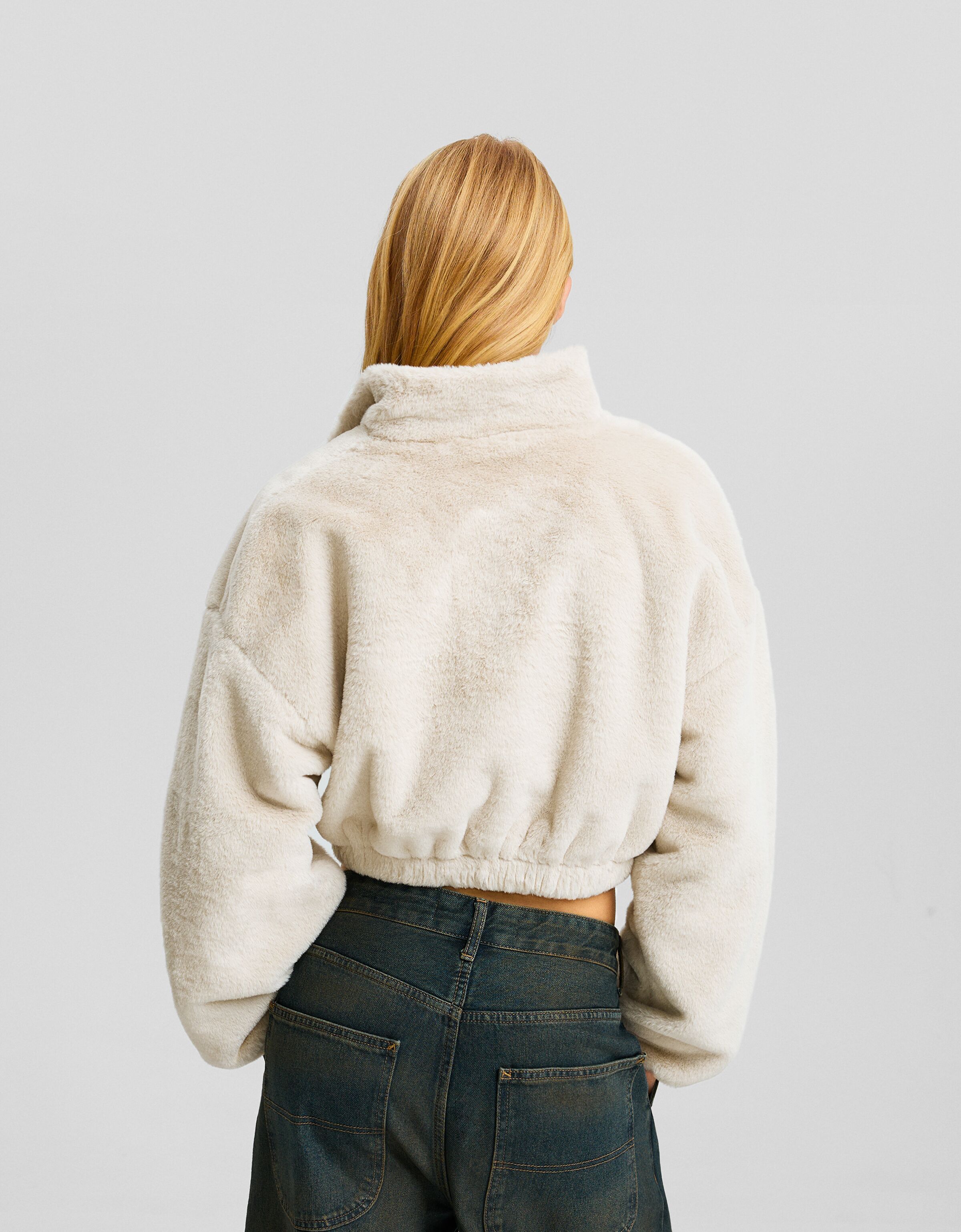 Faux fur sweatshirt with zipper - Women | Bershka