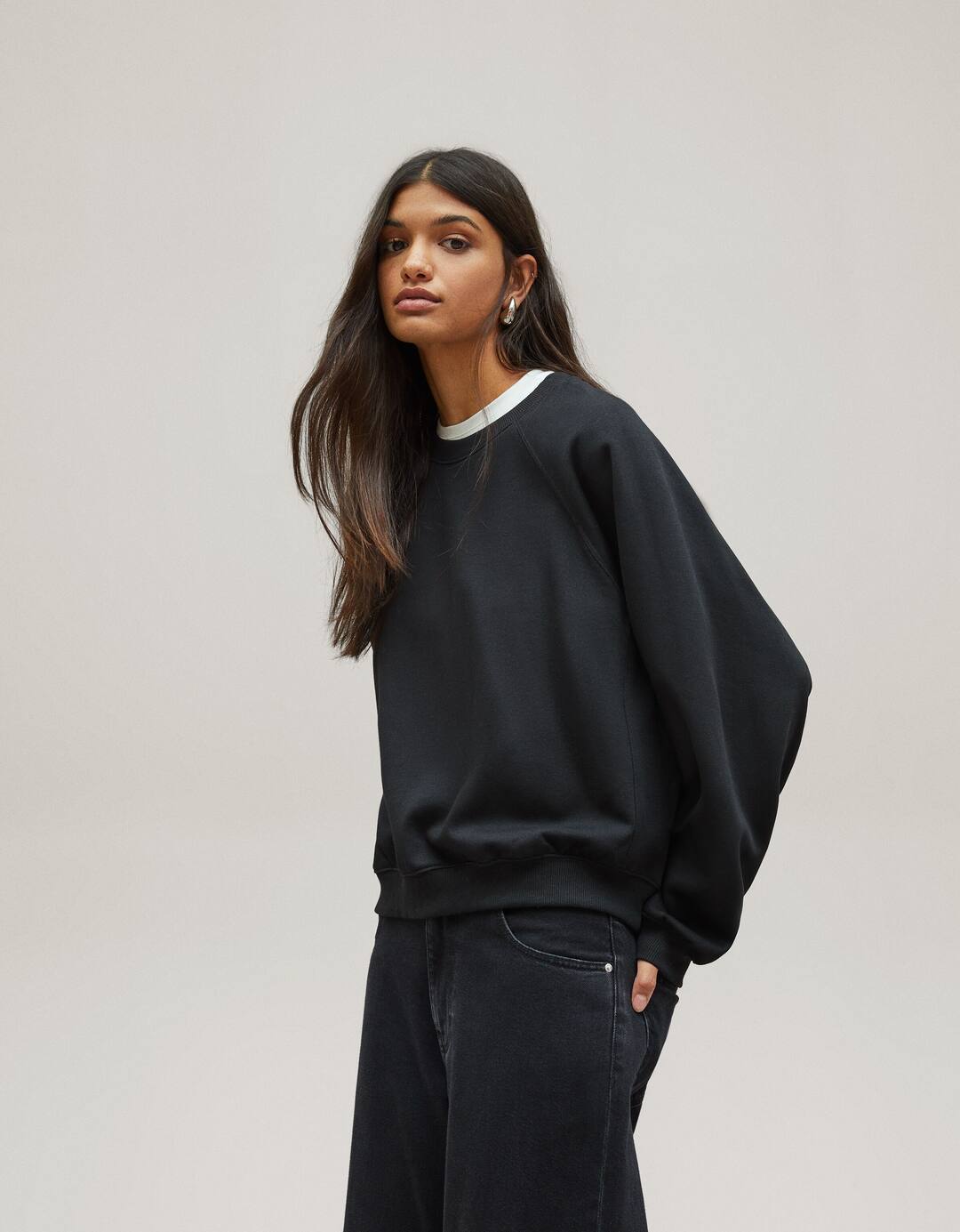 Raglan sleeve sweatshirt
