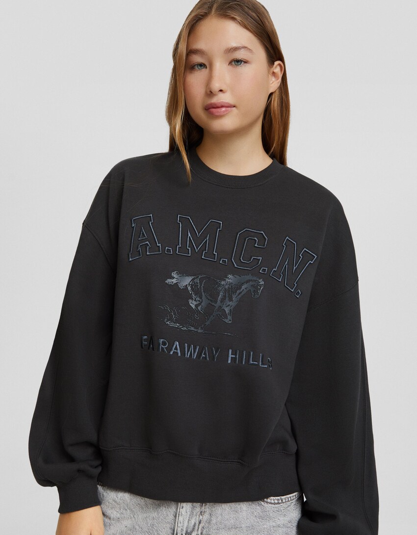 Sweatshirt oversize com bordado-Cinzento-escuro-2
