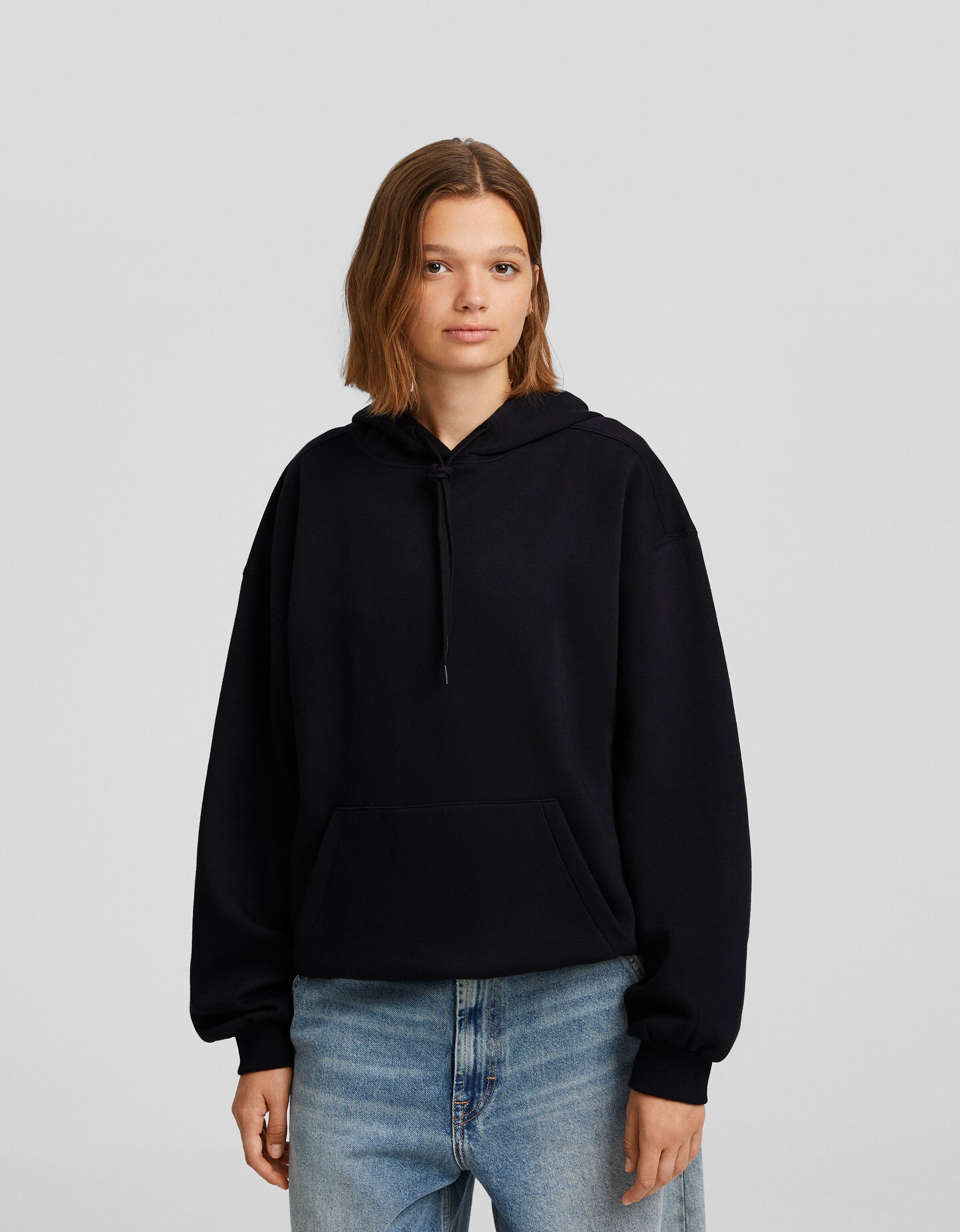 Oversized hoodie with clearance zipper