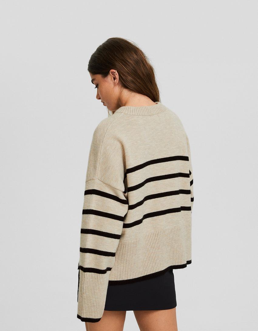 سويتر برقبة مستديرة-رملي-1