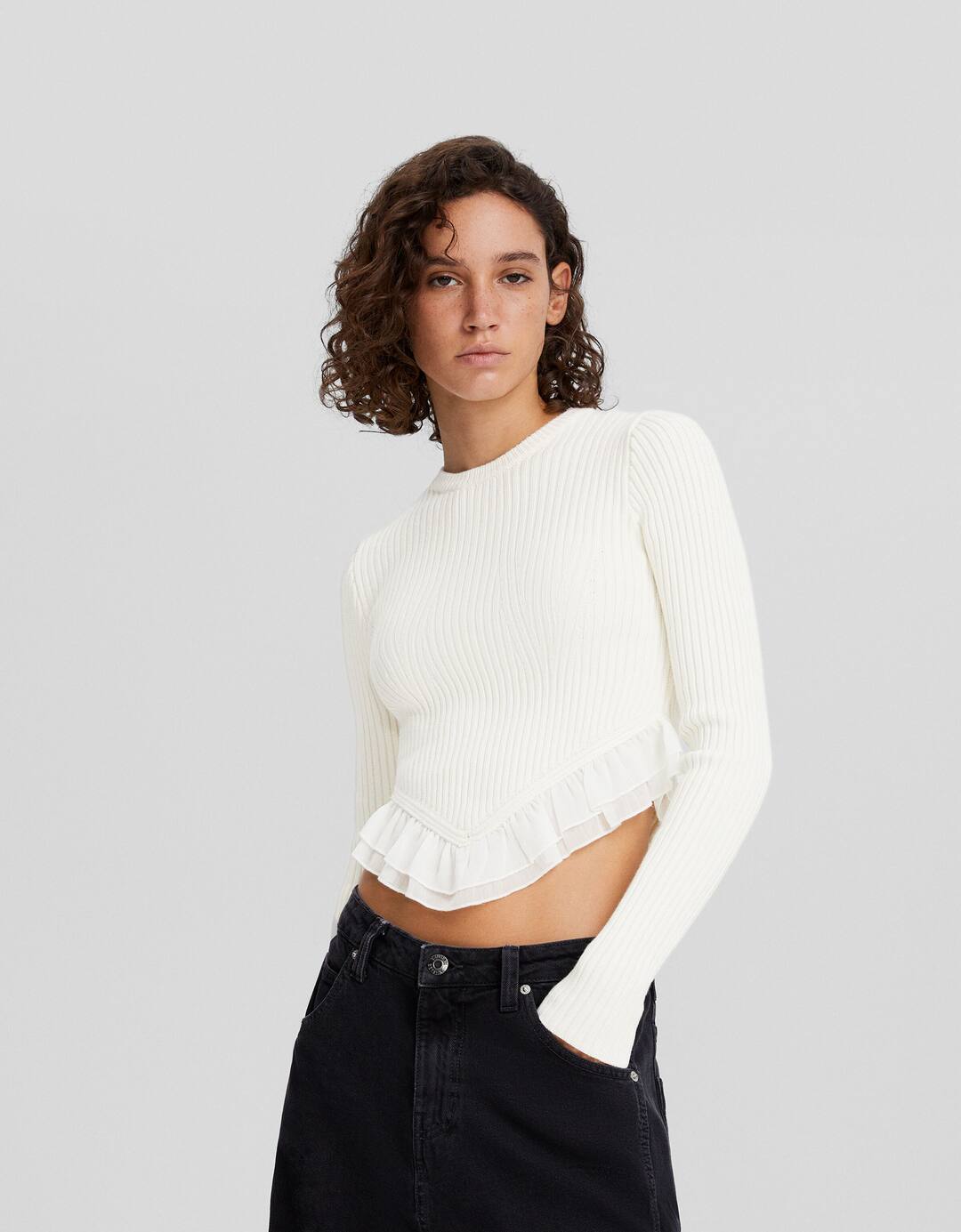Ribbed sweater with ruffles