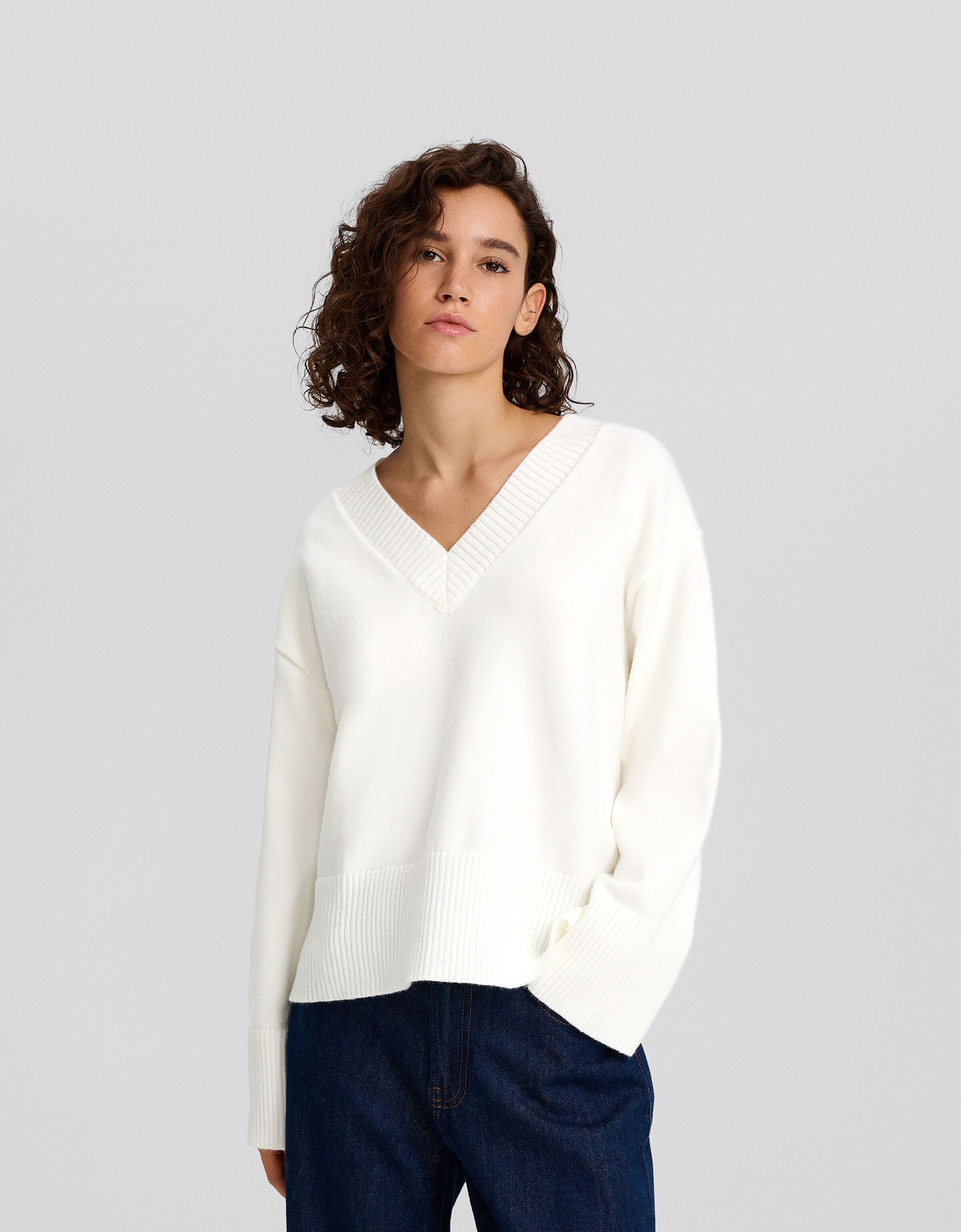 White v neck hot sale sweater women's