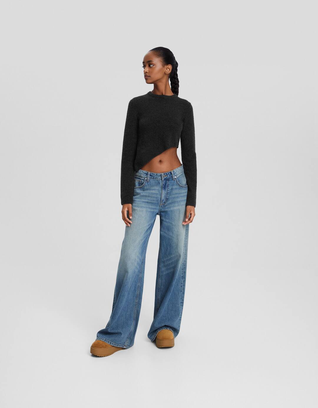 Sweater with asymmetric hem