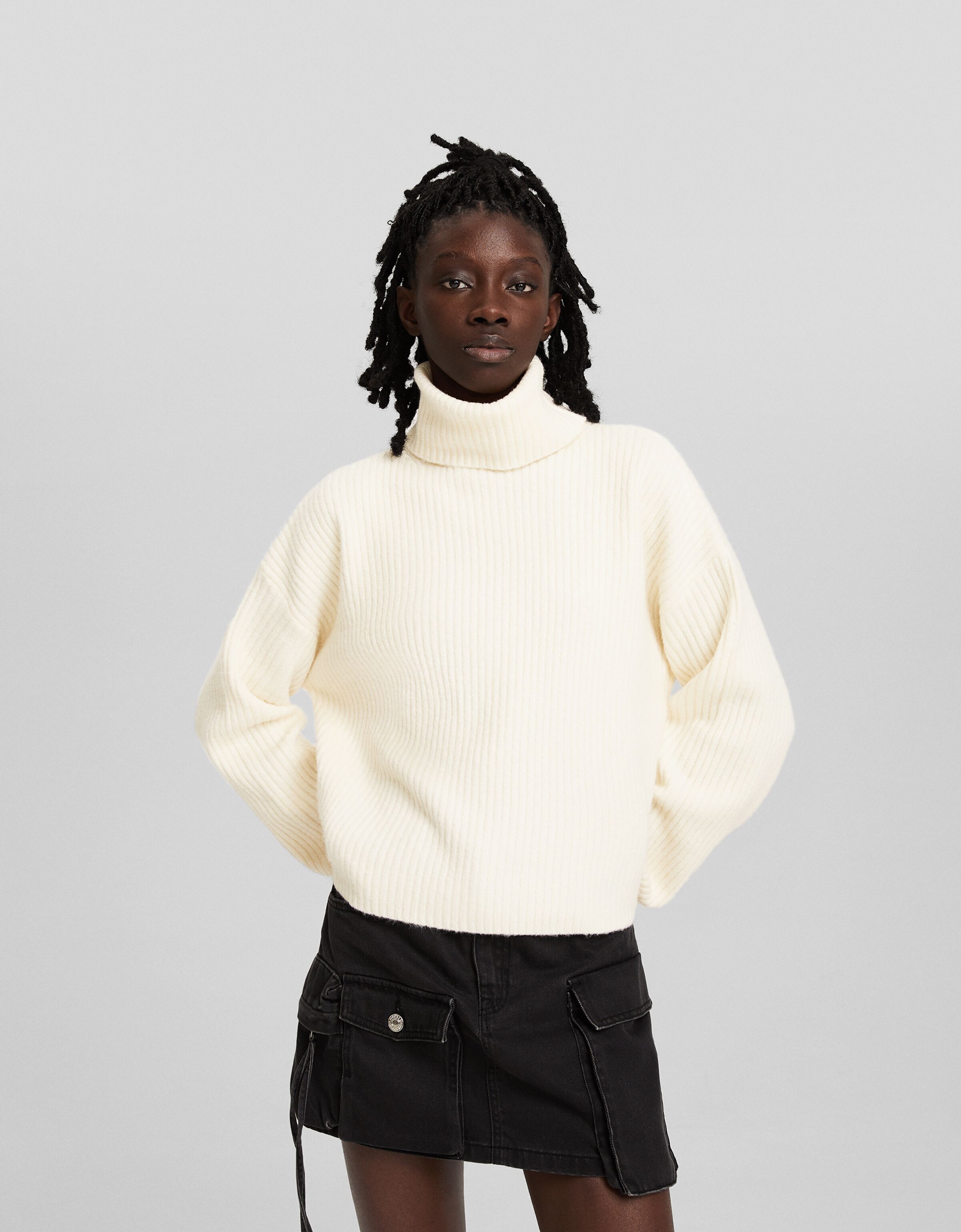 Sweater com gola alta e nervuras Mulher Bershka
