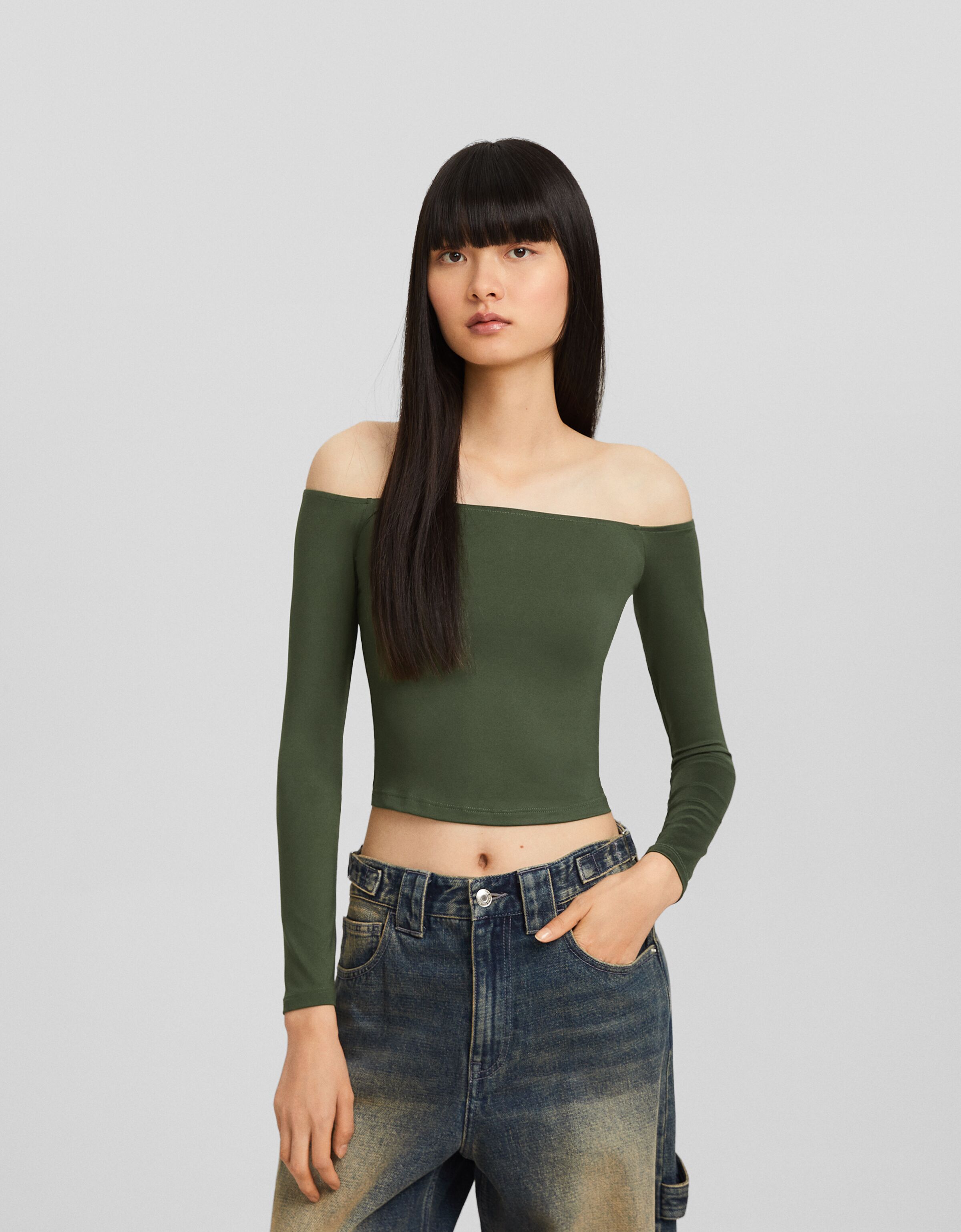 Long sleeve off-the-shoulder T-shirt - T-shirts - Women | Bershka