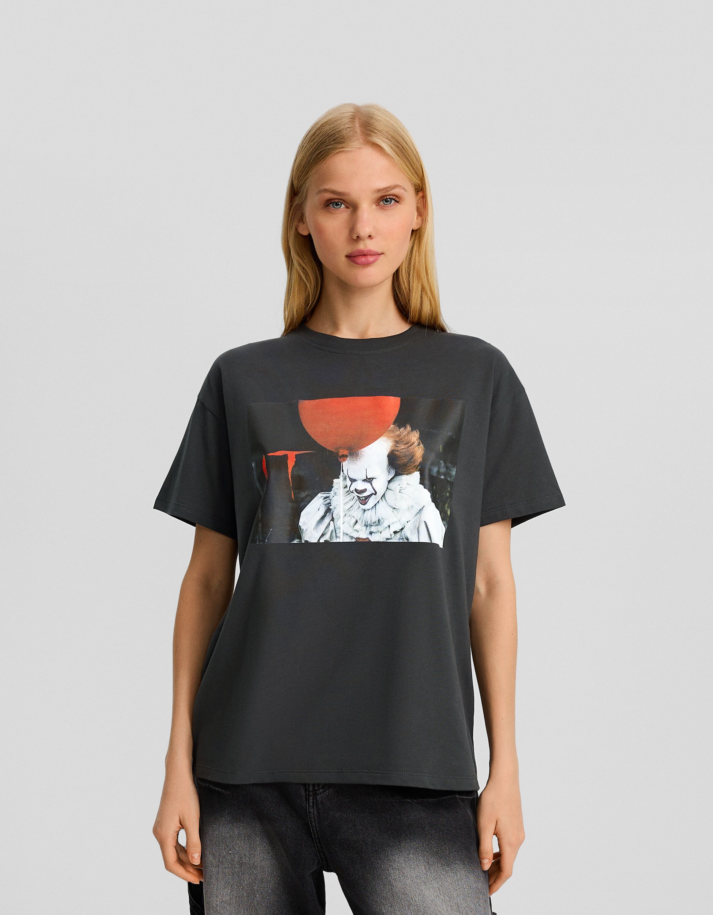 Short sleeve IT T shirt with print SALE up to 40 off Bershka