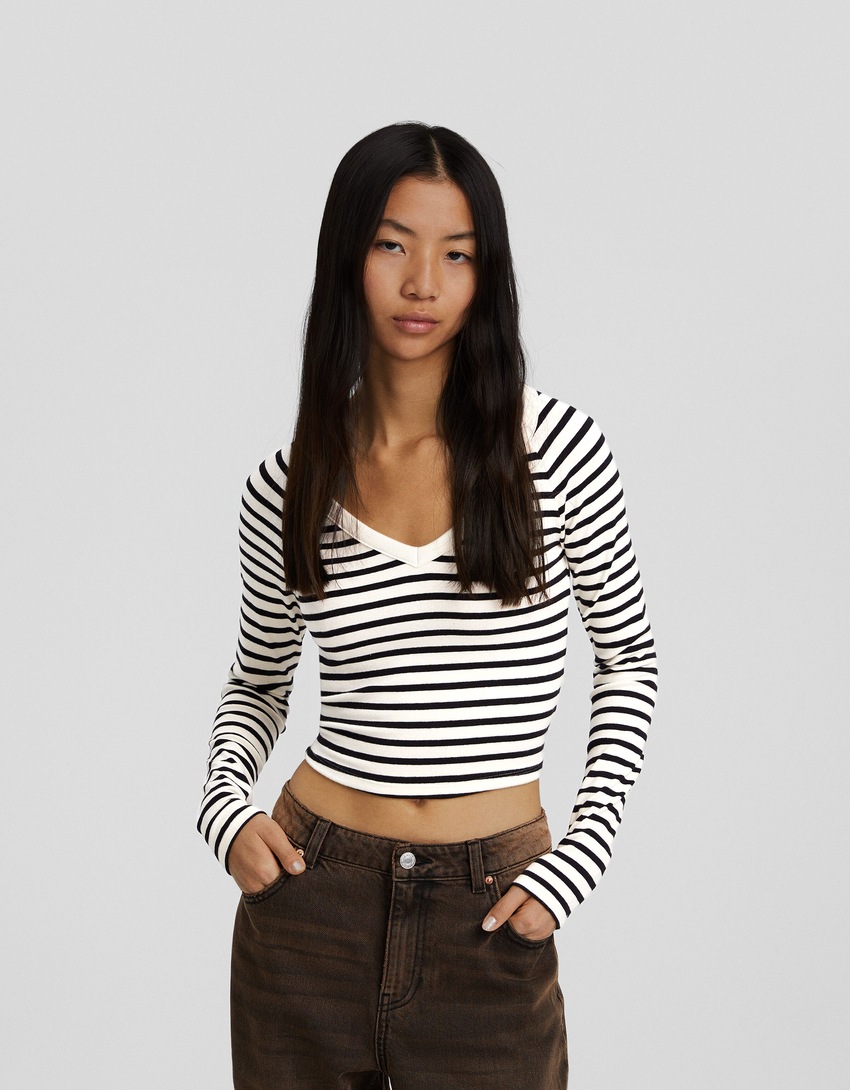 Long sleeve V-neck T-shirt - BSK Teen | Bershka