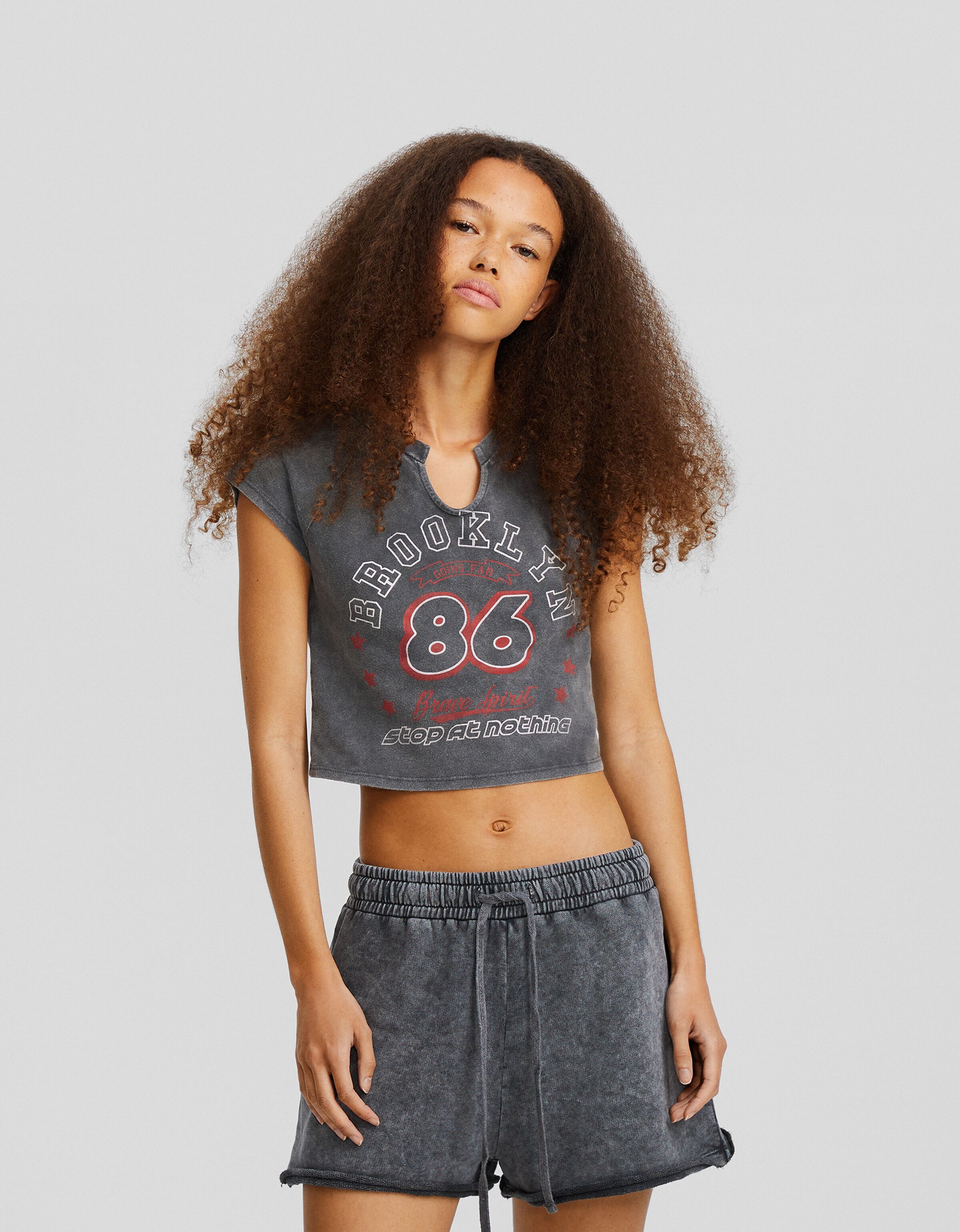 T shirt roi best sale lion femme bershka